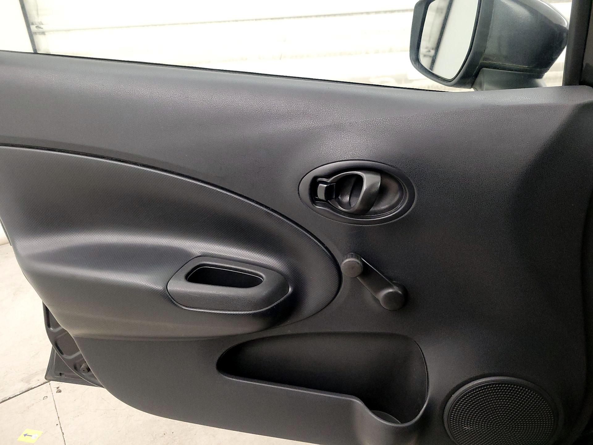 Thumbnail: 2015 Nissan Versa Note - 12