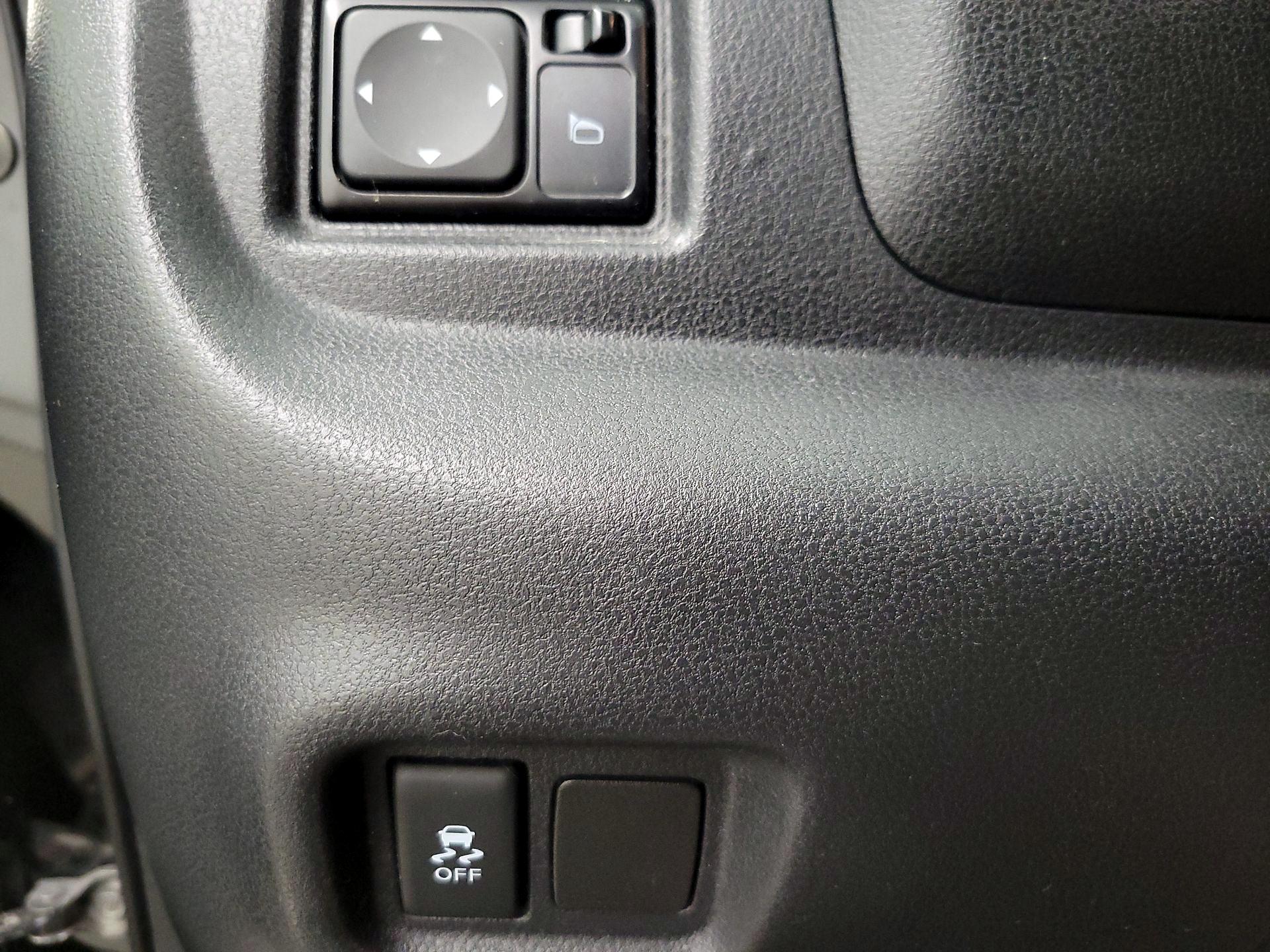 Thumbnail: 2015 Nissan Versa Note - 13