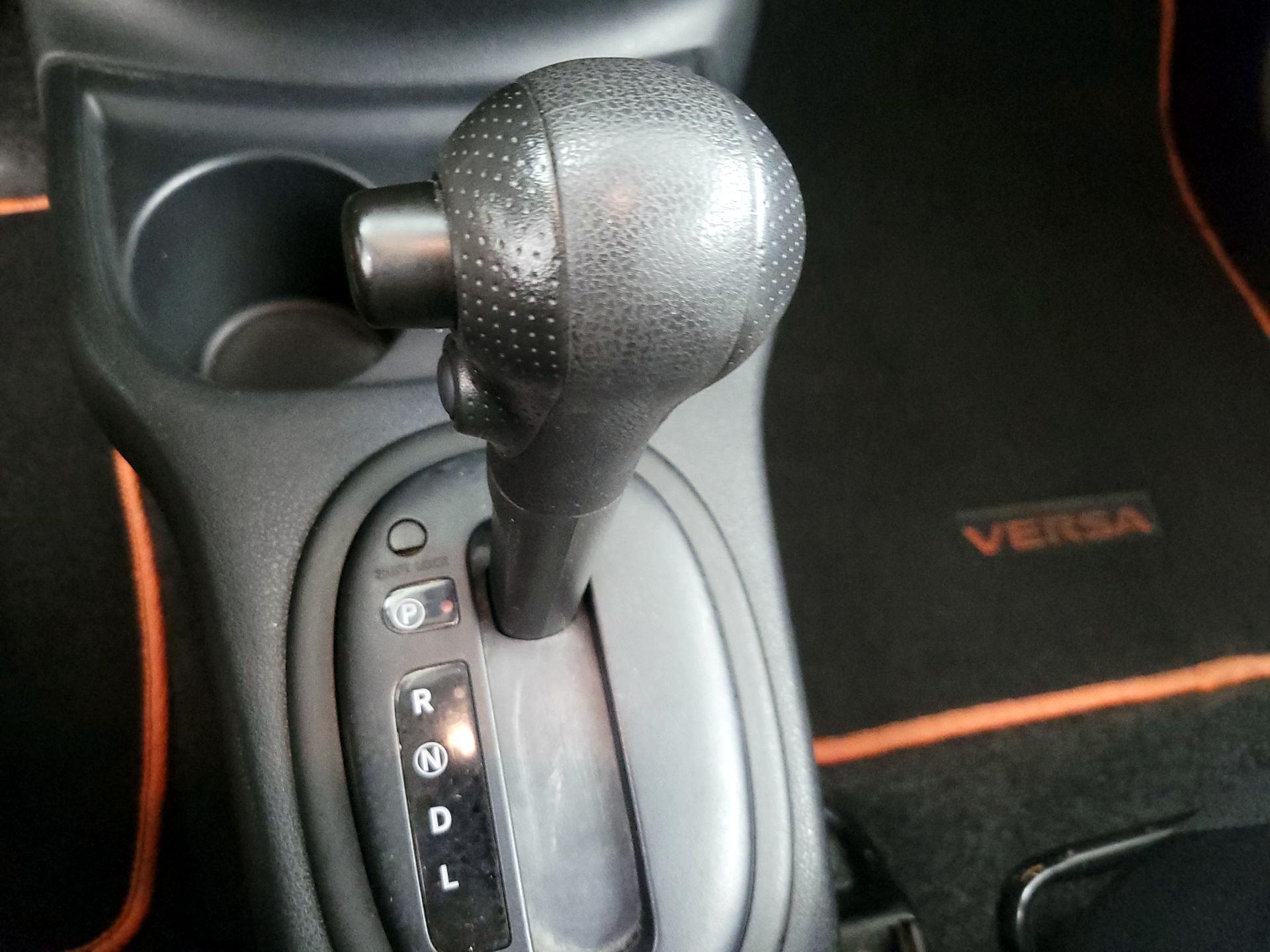 Thumbnail: 2015 Nissan Versa Note - 16