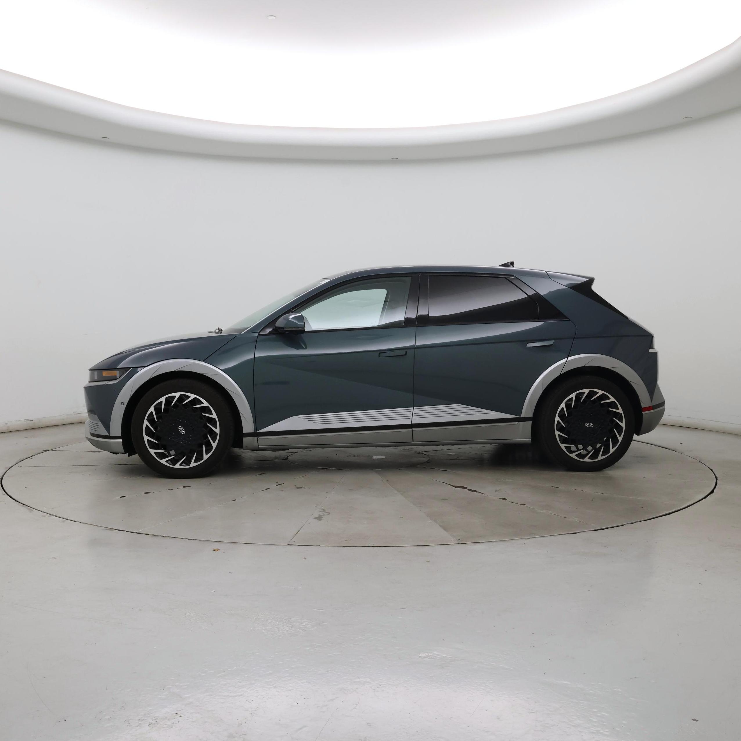 Thumbnail: 2022 Hyundai Ioniq 5 - 3