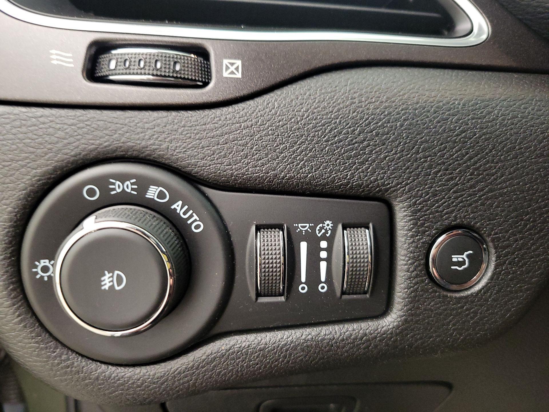 Thumbnail: 2021 Jeep Cherokee - 13