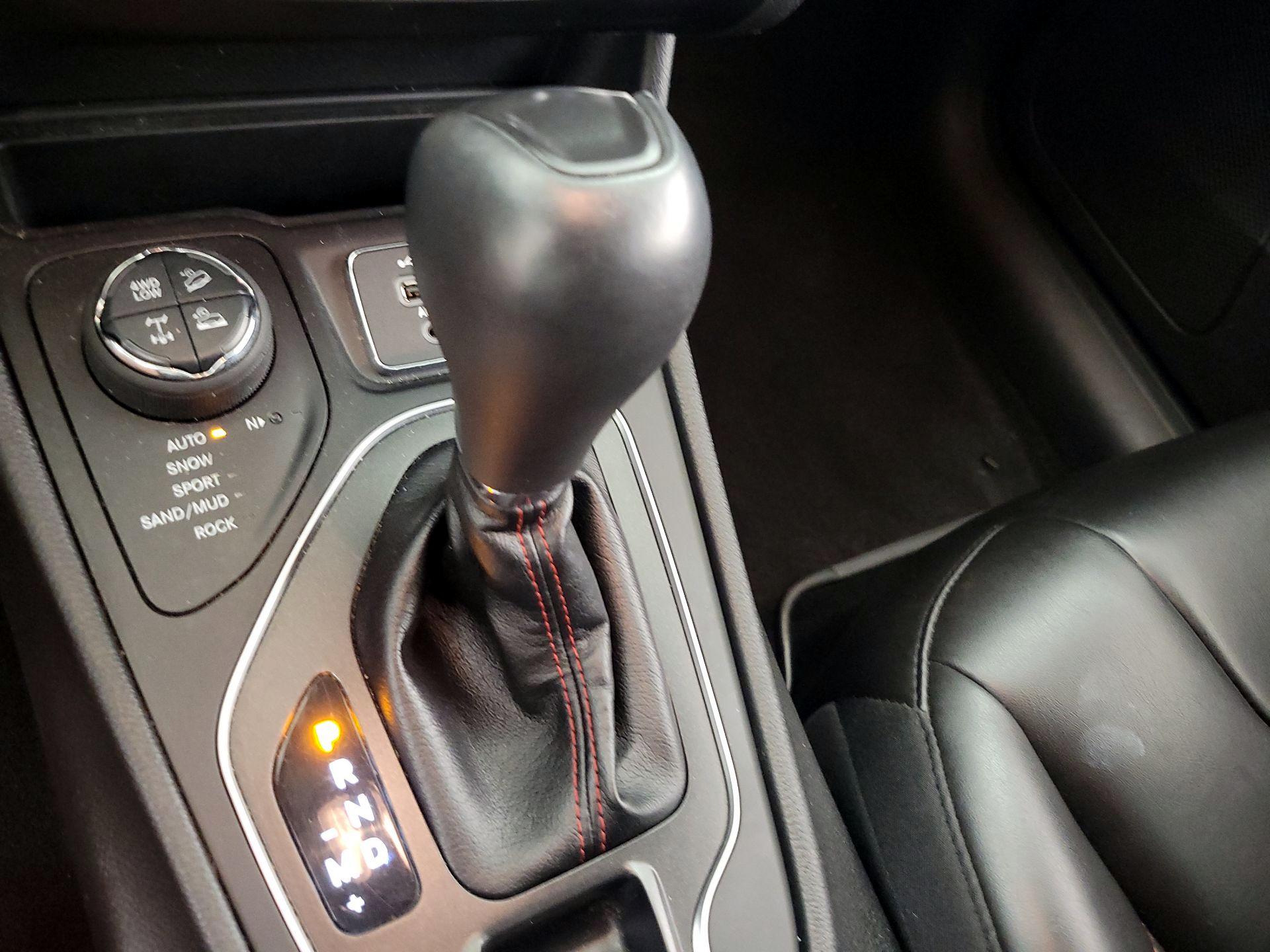 Thumbnail: 2021 Jeep Cherokee - 17