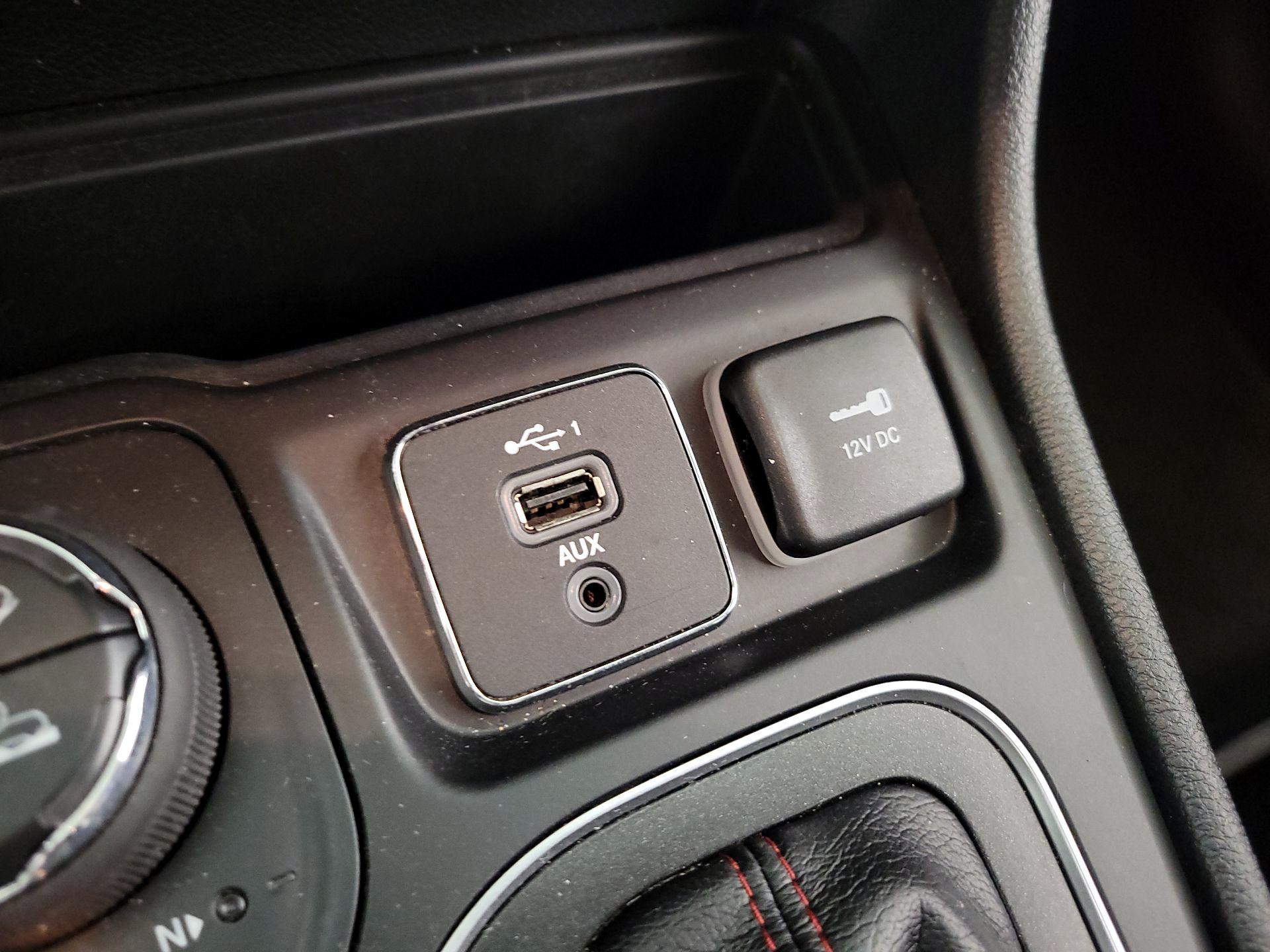 Thumbnail: 2021 Jeep Cherokee - 18