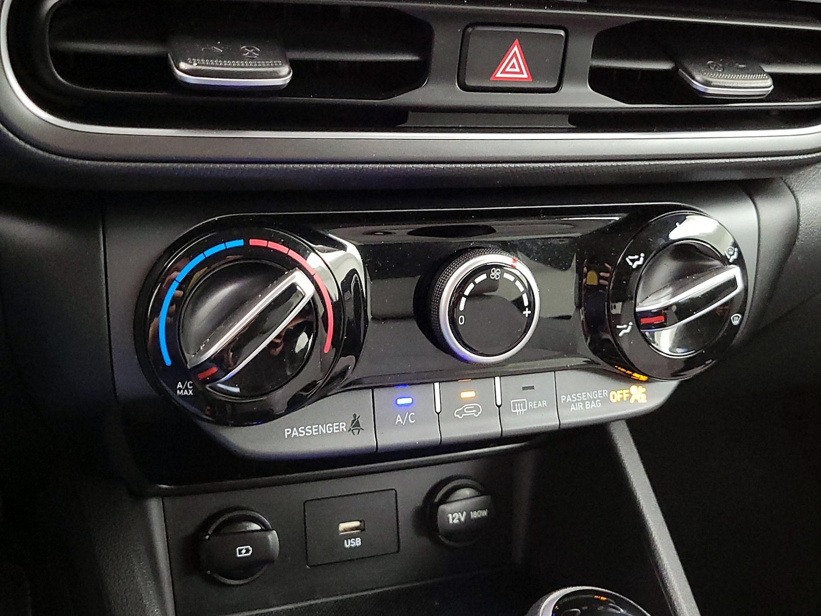 2023 Hyundai Kona SEL - Photo 17