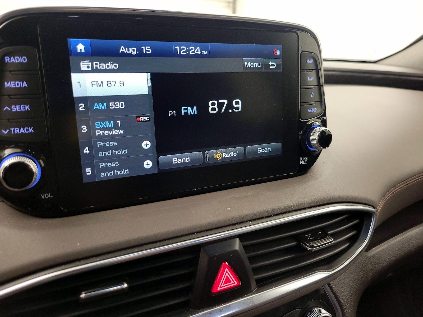 2020 Hyundai Santa Fe Limited - Photo 16