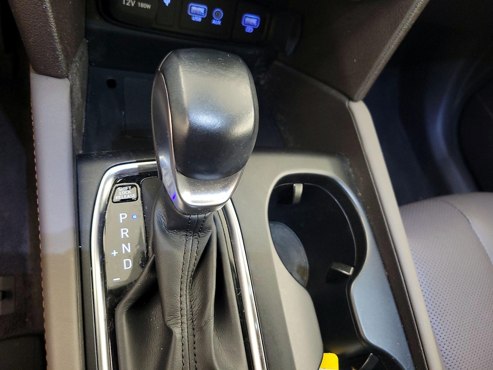 2020 Hyundai Santa Fe Limited - Photo 18