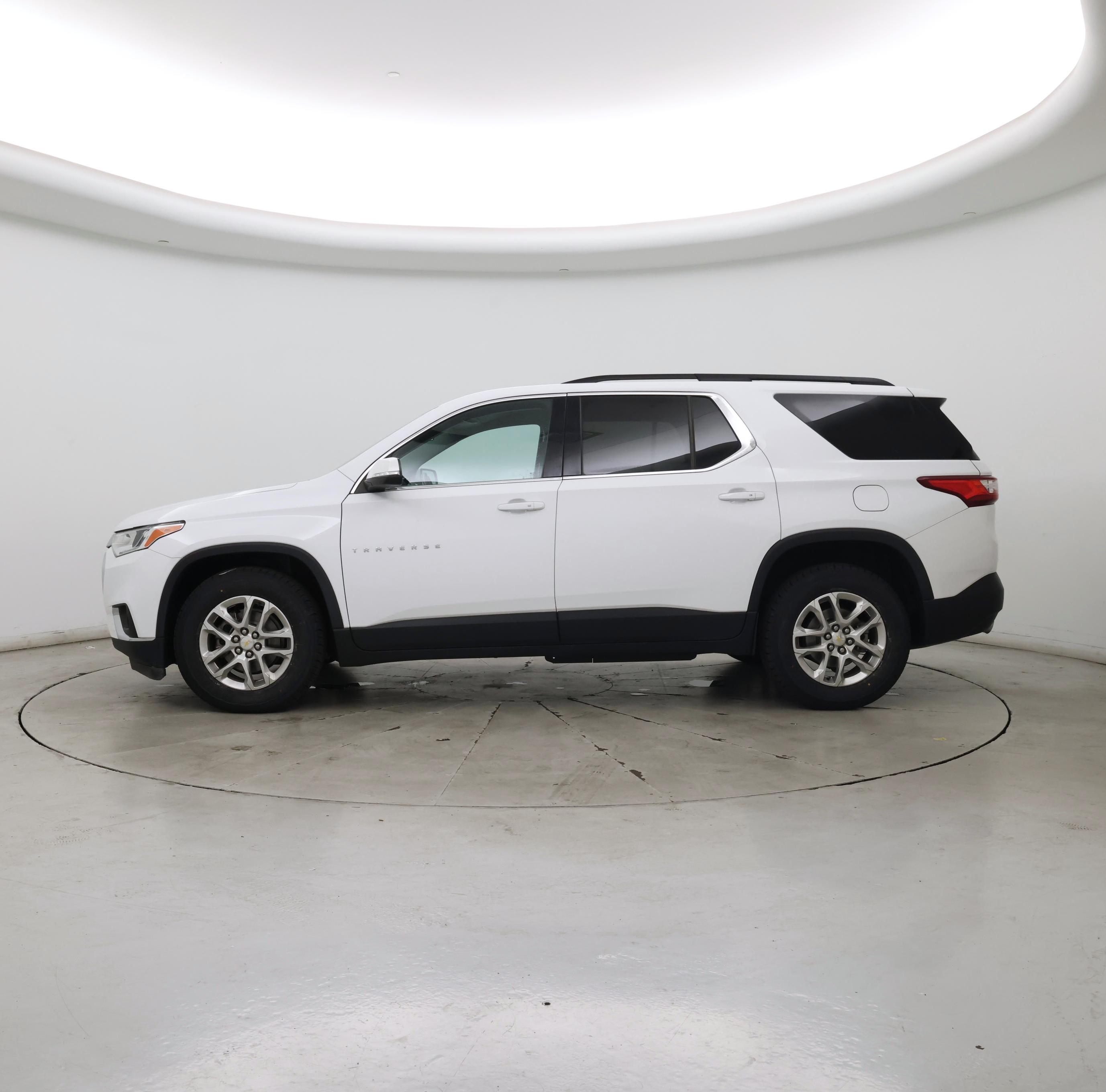 Thumbnail: 2021 Chevrolet Traverse - 3