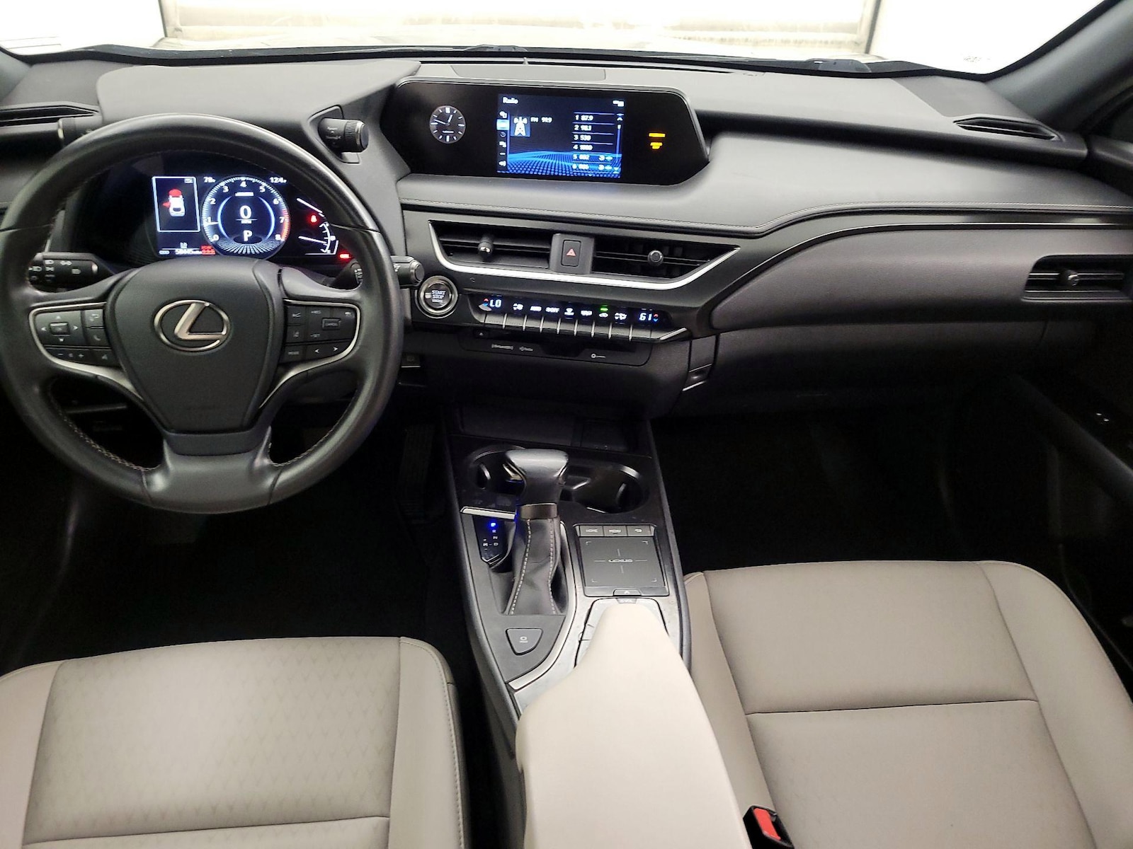 2022 Lexus UX 200 - Photo 10