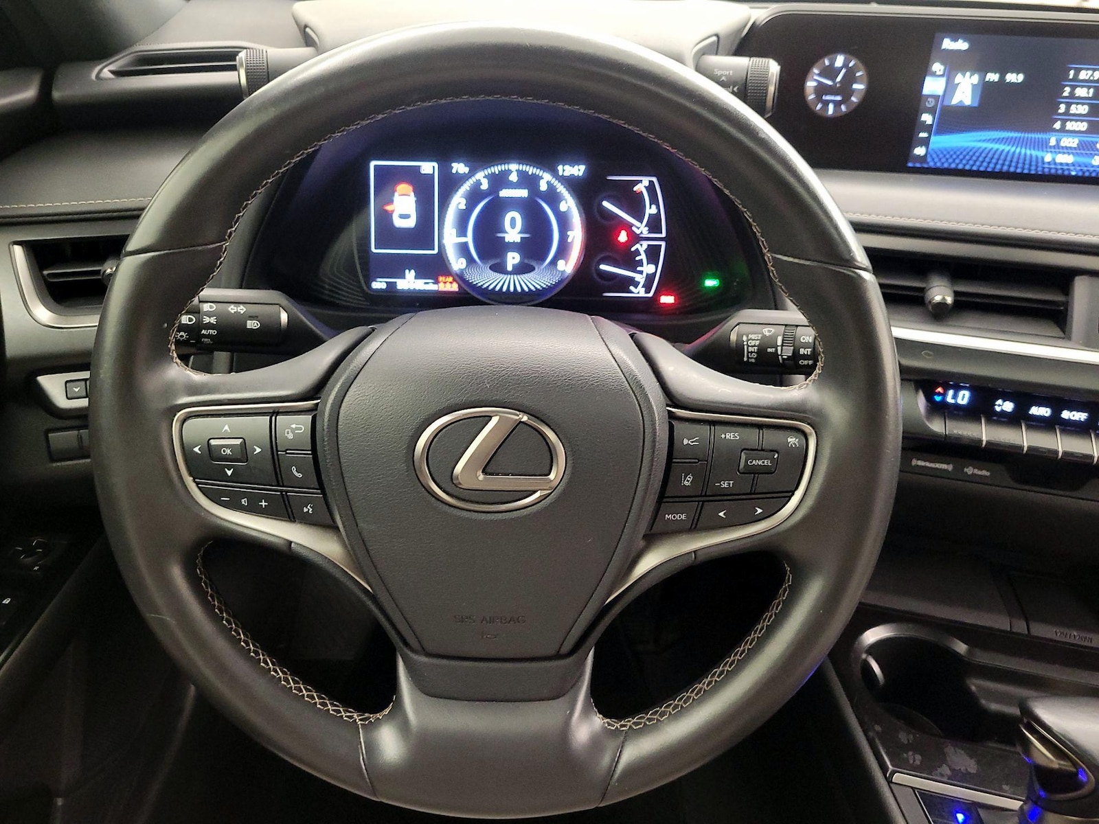 2022 Lexus UX 200 - Photo 11