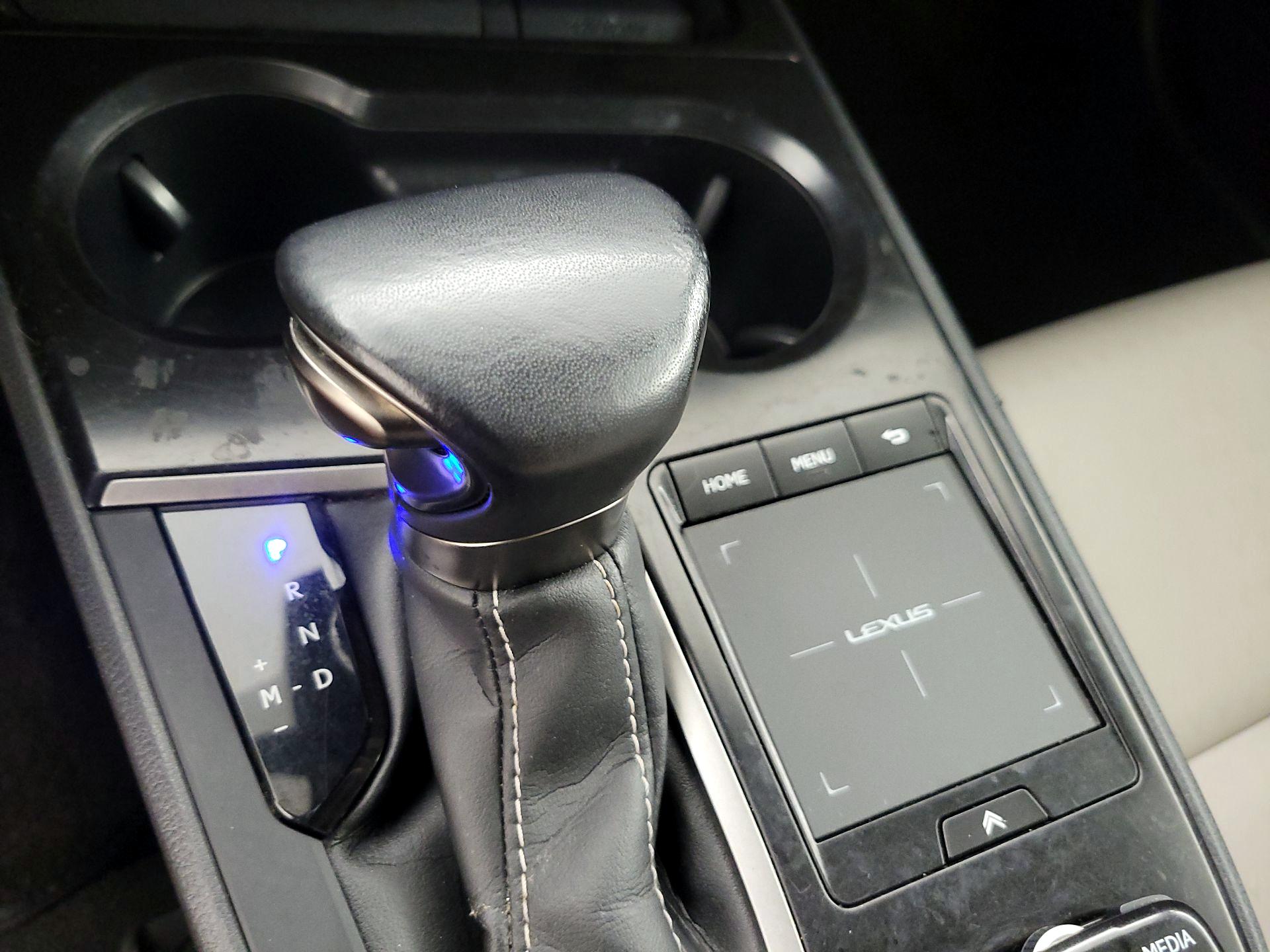 Thumbnail: 2022 Lexus UX - 16