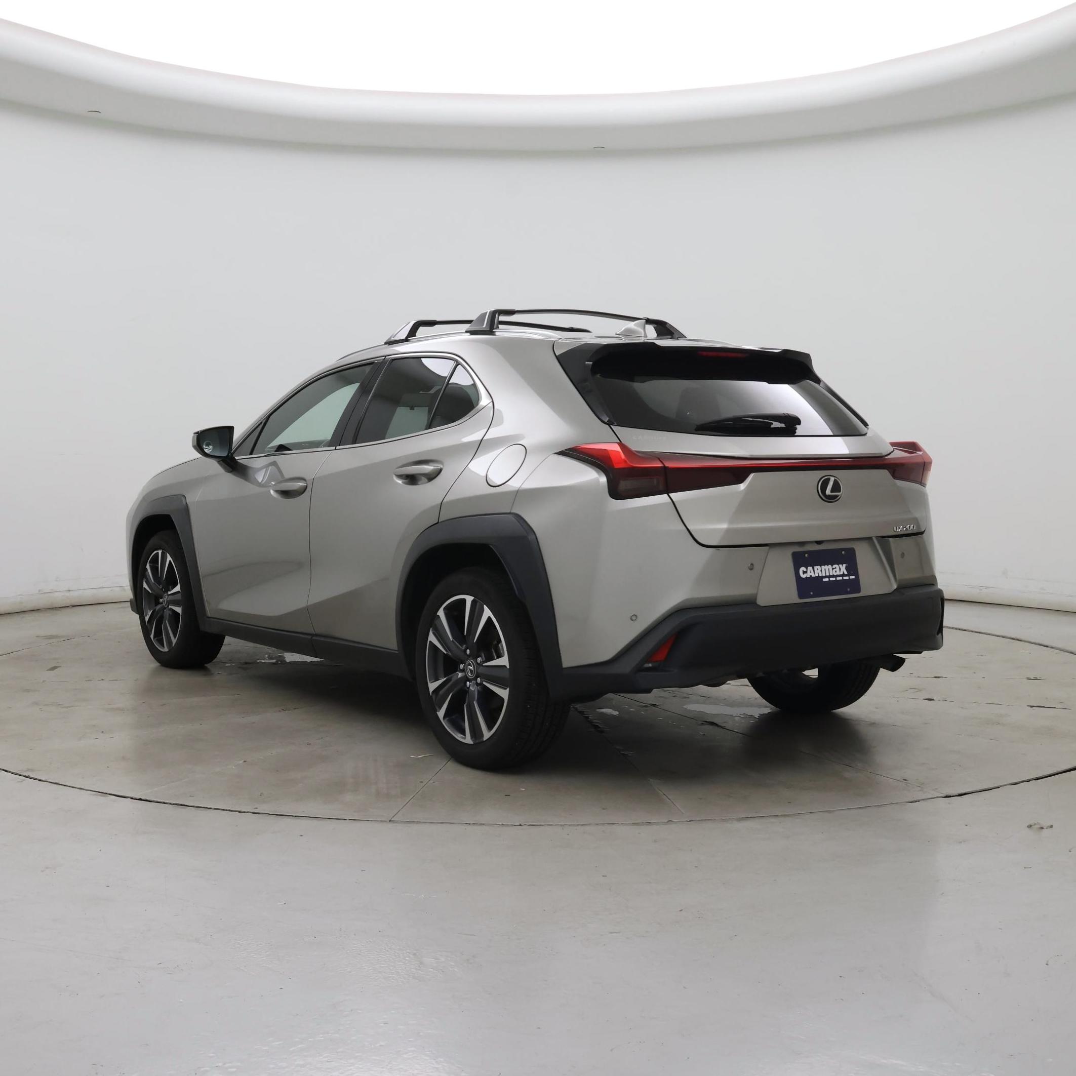 Thumbnail: 2022 Lexus UX - 2