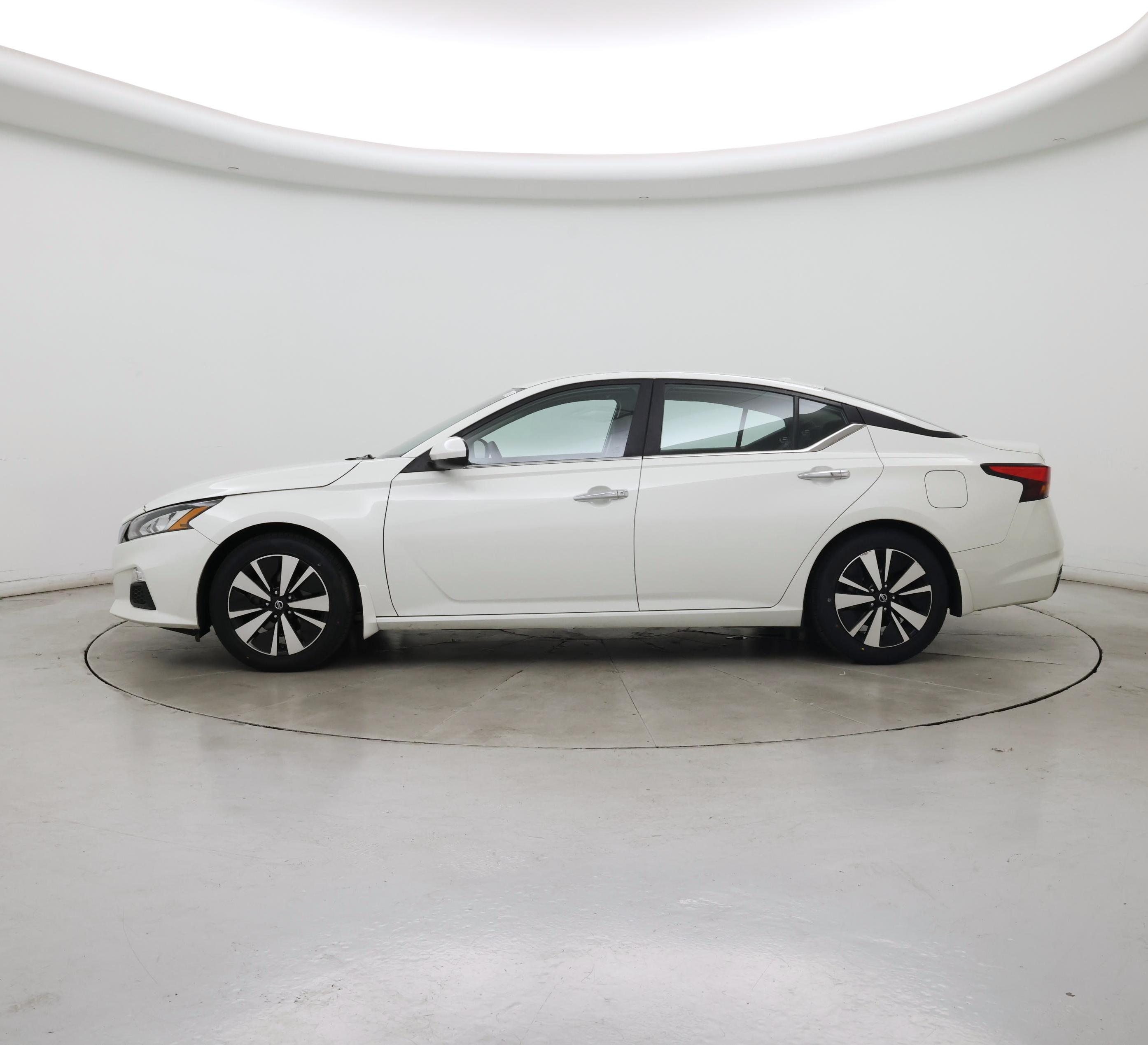 Thumbnail: 2022 Nissan Altima - 3