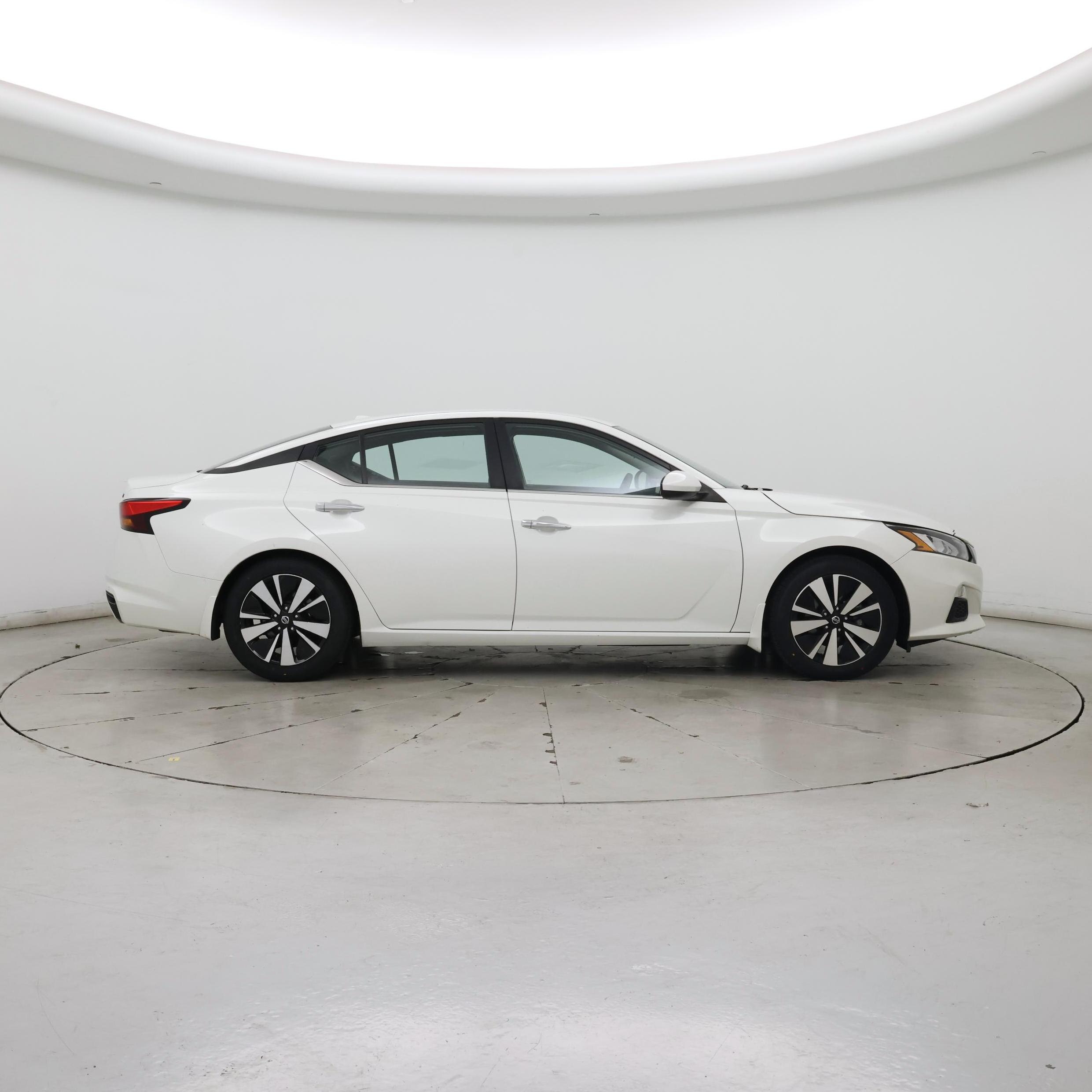 Thumbnail: 2022 Nissan Altima - 7