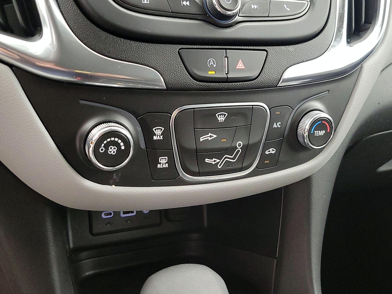 2022 Chevrolet Equinox LS - Photo 17