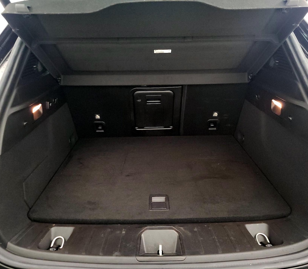 Trunk/Cargo (Seats Up)