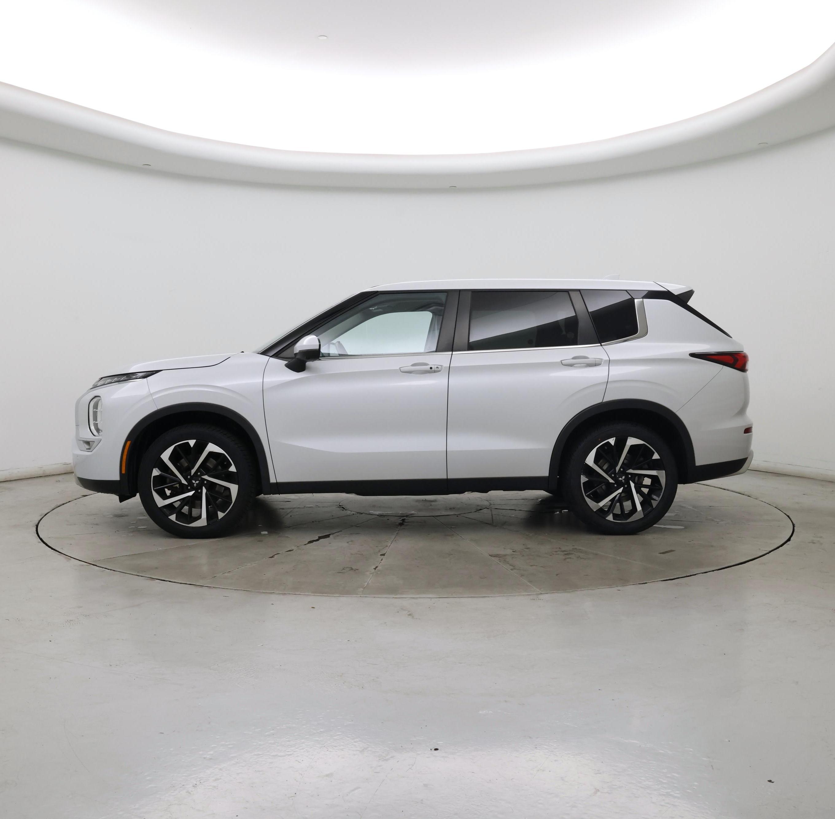 Thumbnail: 2022 Mitsubishi Outlander - 3