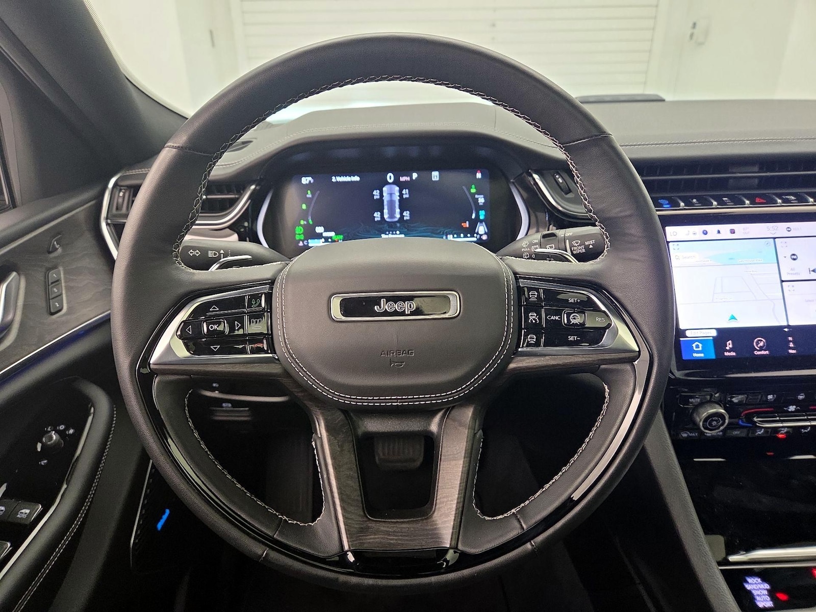 2023 Jeep Grand Cherokee Overland 4xe - Photo 11