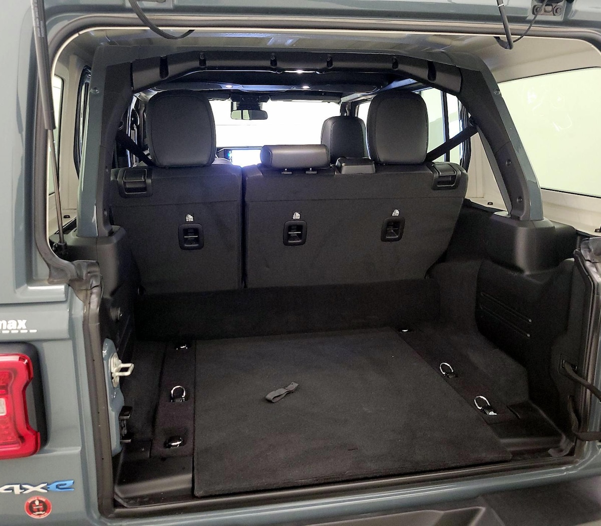 Trunk/Cargo (Seats Up)