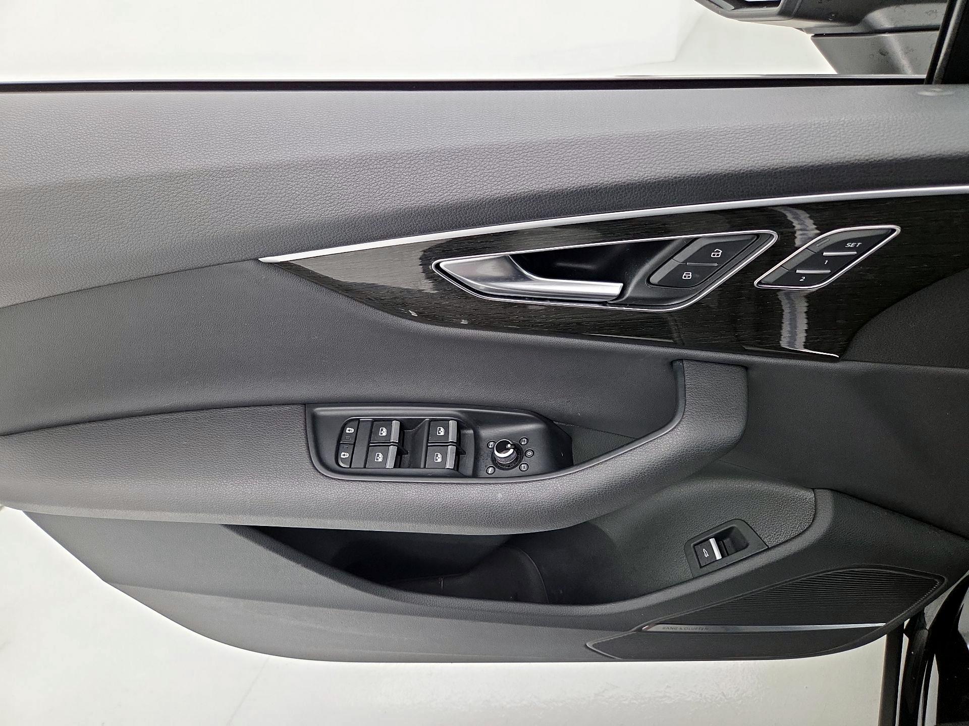 Thumbnail: 2021 Audi Q7 - 12