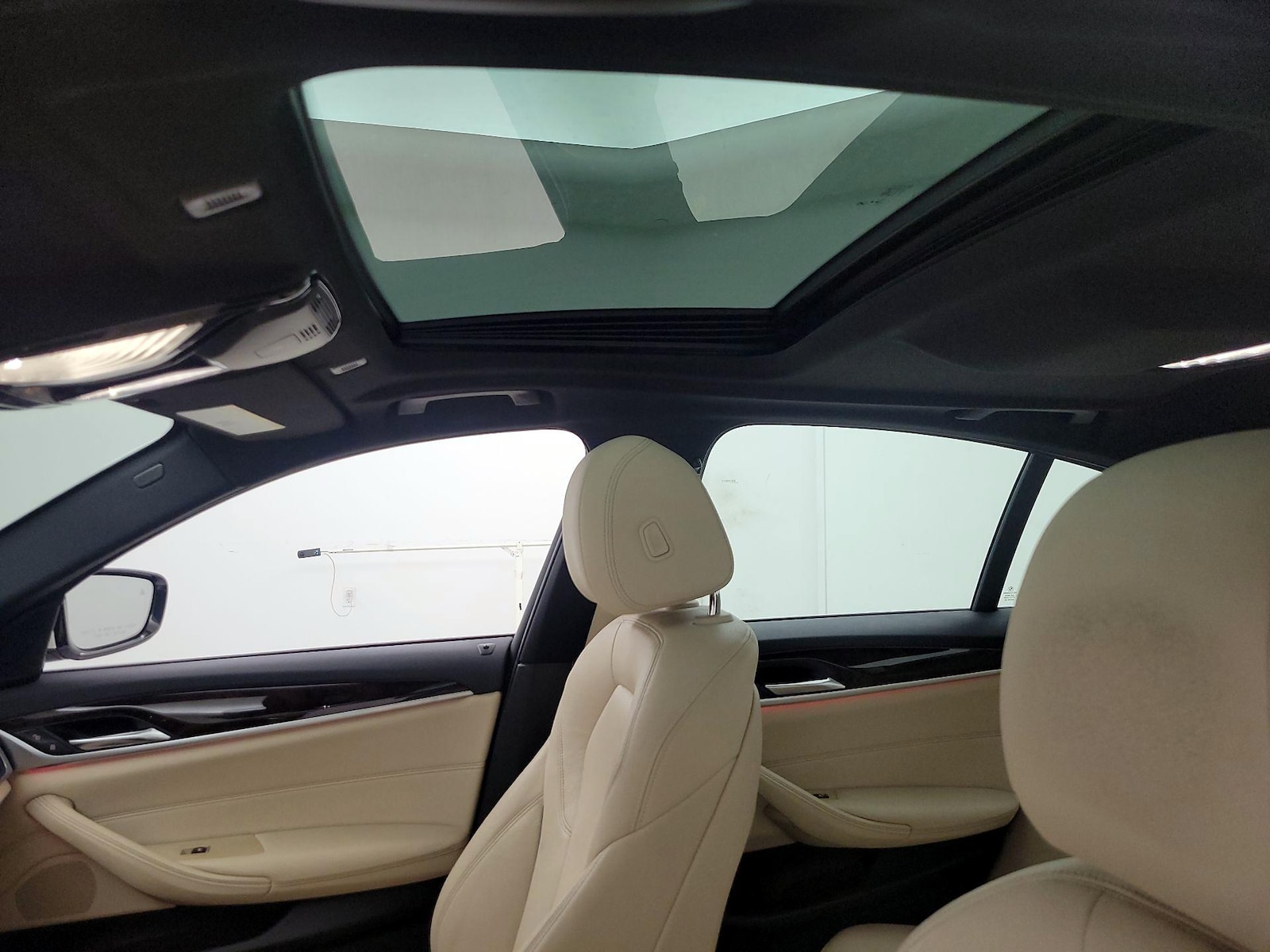 Sunroof(s) & Overhead Airbags