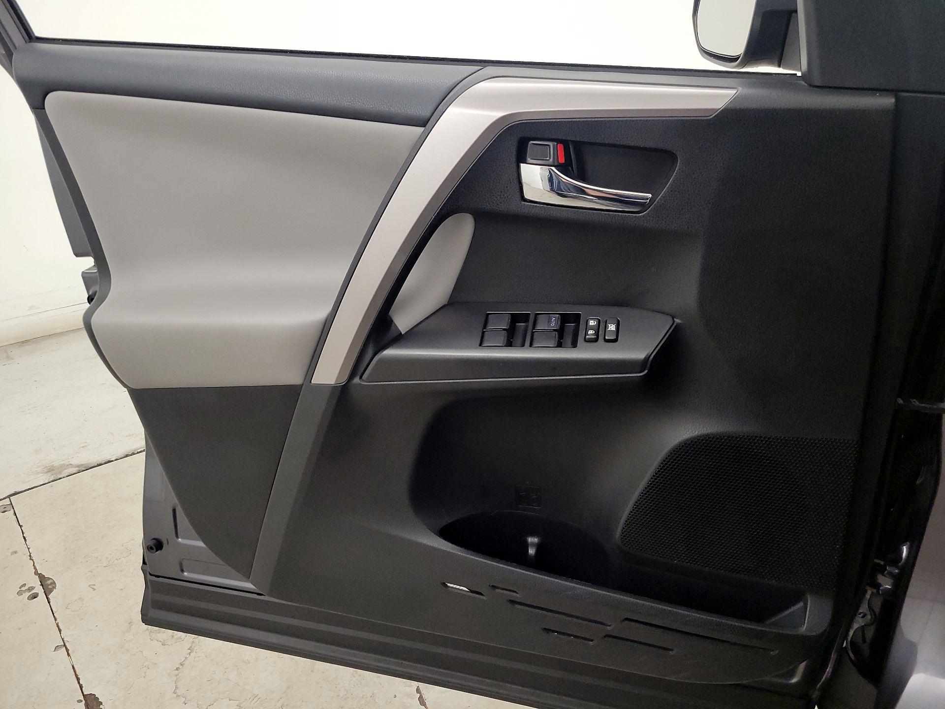 Thumbnail: 2017 Toyota RAV4 - 12