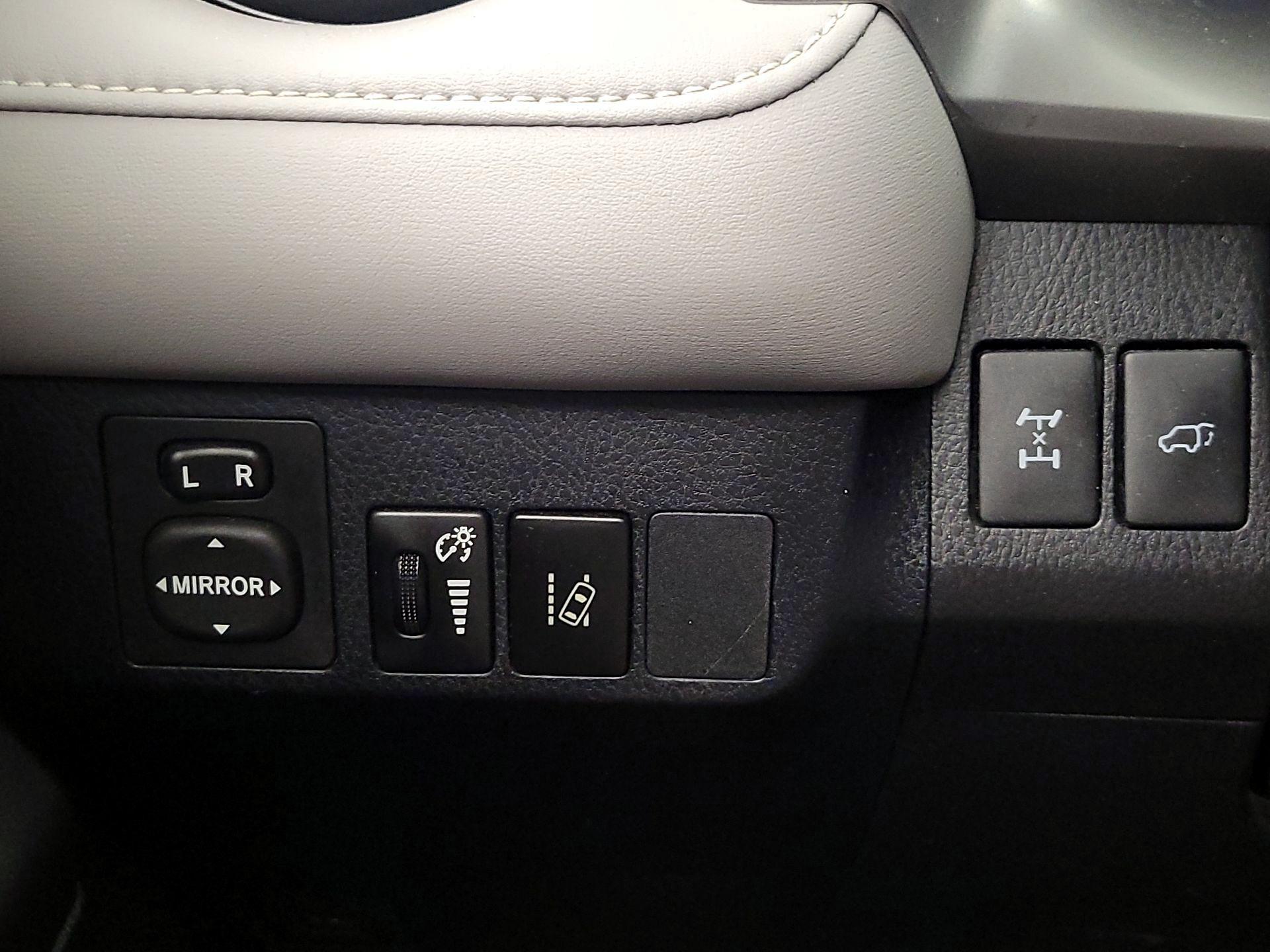 Thumbnail: 2017 Toyota RAV4 - 13