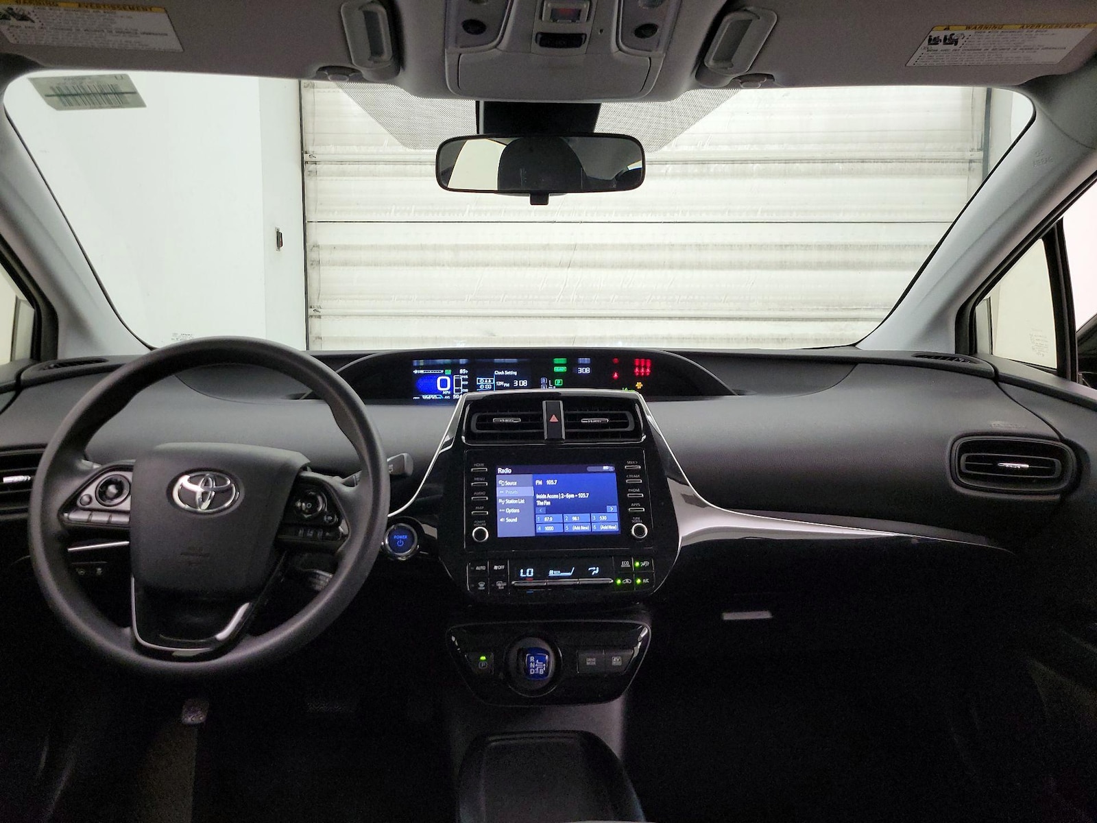 2020 Toyota Prius LE - Photo 10