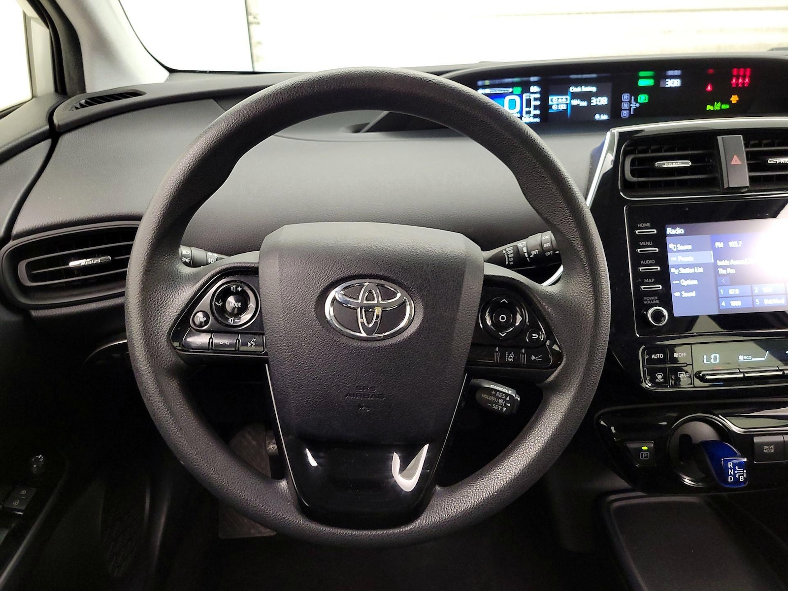 2020 Toyota Prius LE - Photo 11