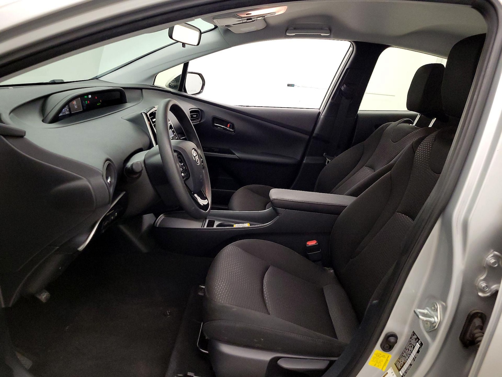 2020 Toyota Prius LE - Photo 12