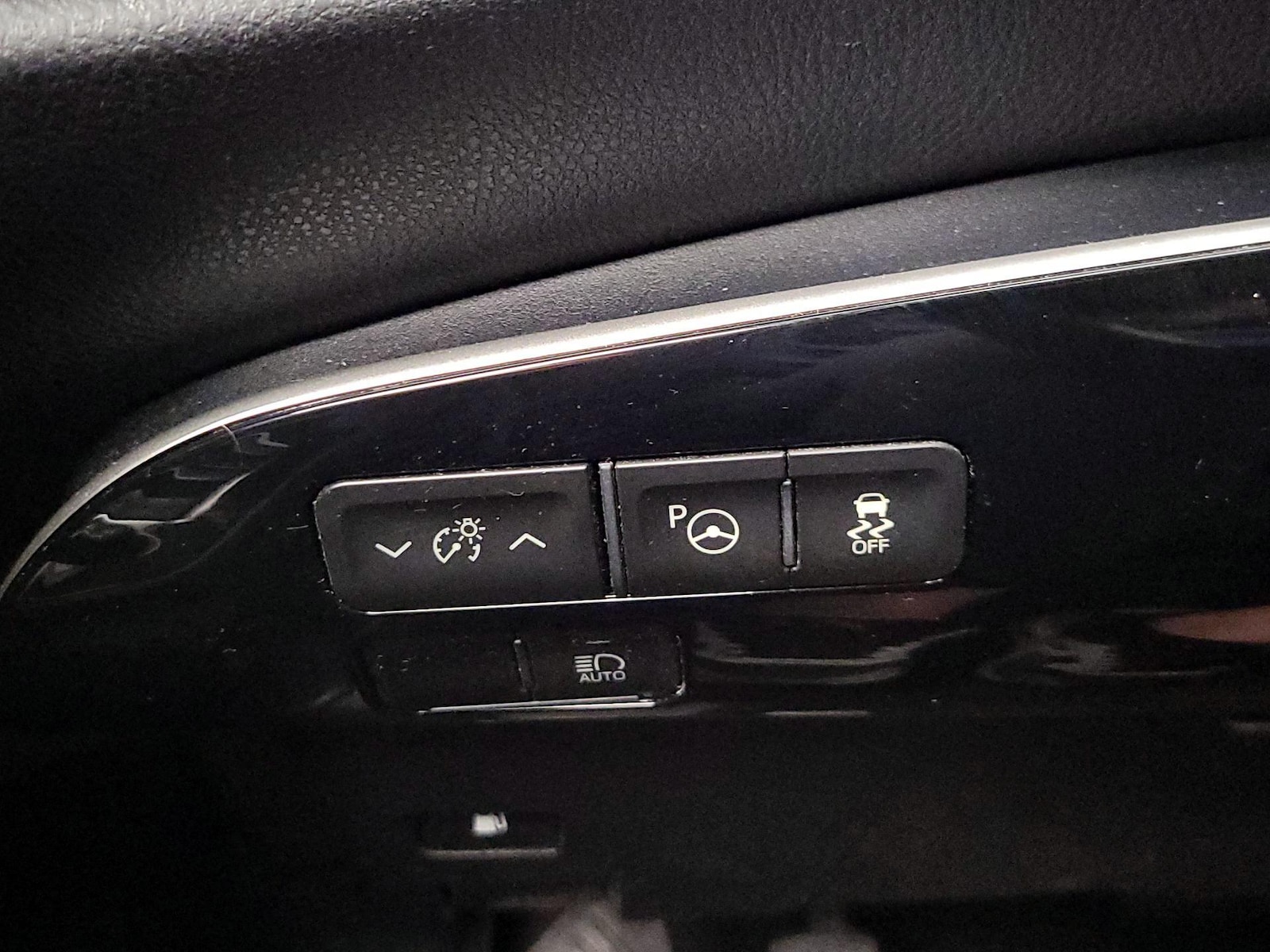 2020 Toyota Prius LE - Photo 14