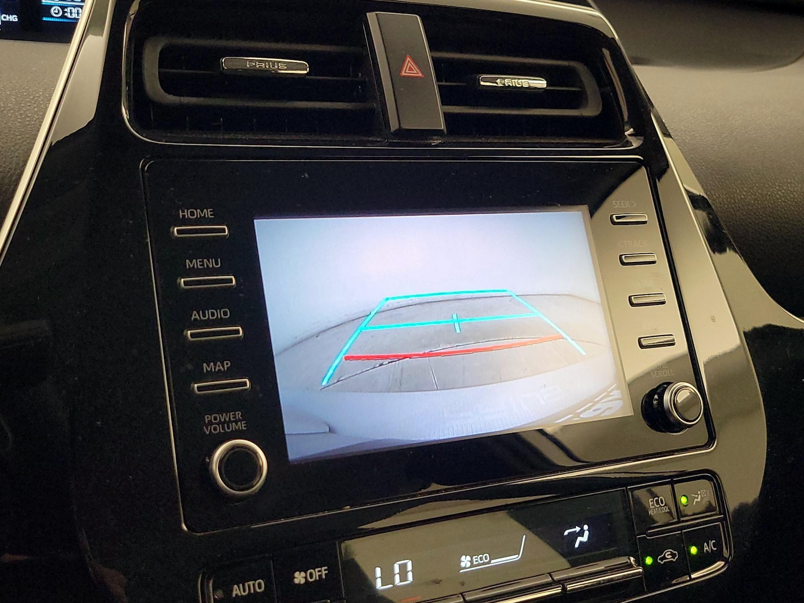 2020 Toyota Prius LE - Photo 15