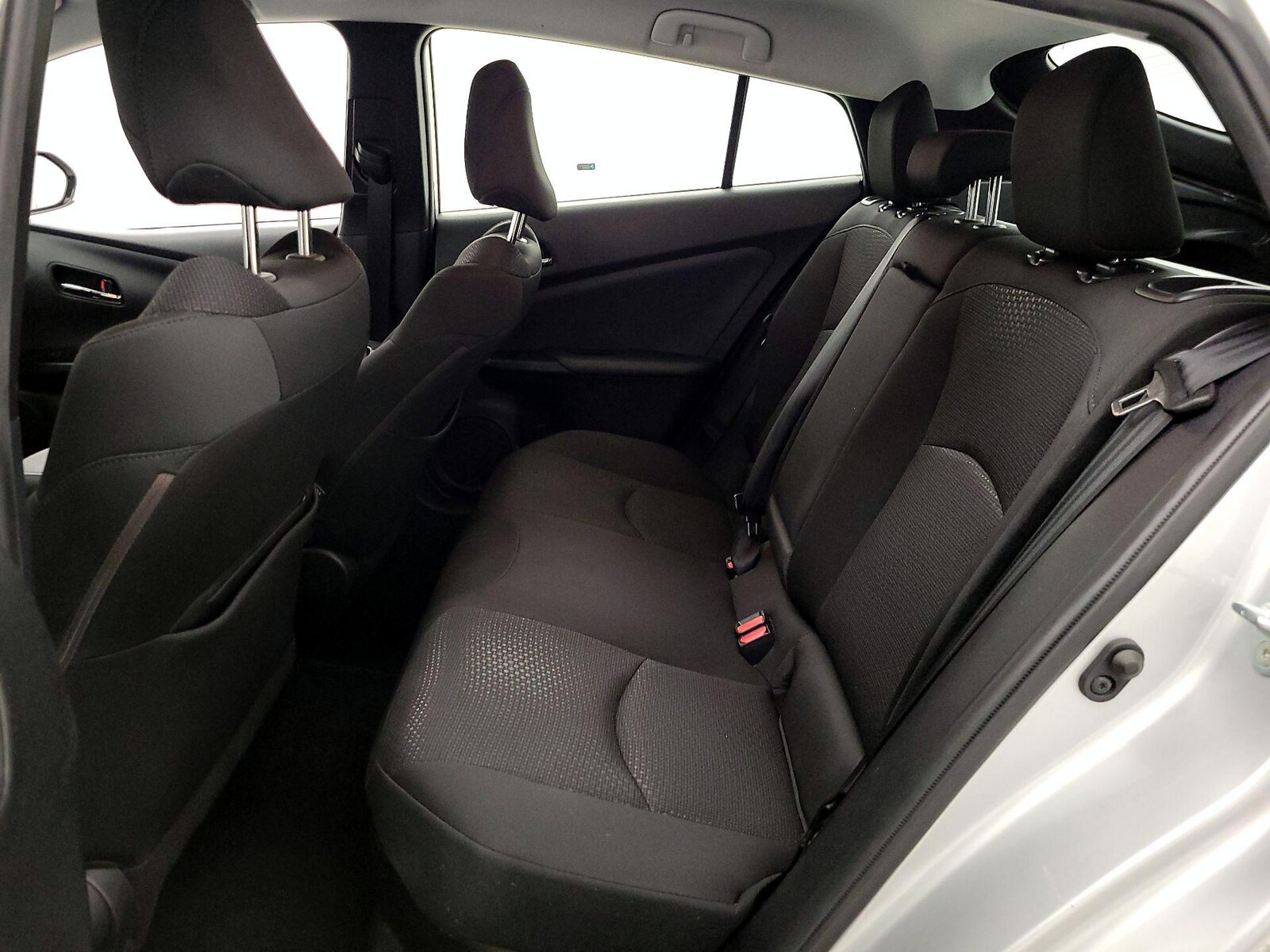 2020 Toyota Prius LE - Photo 20