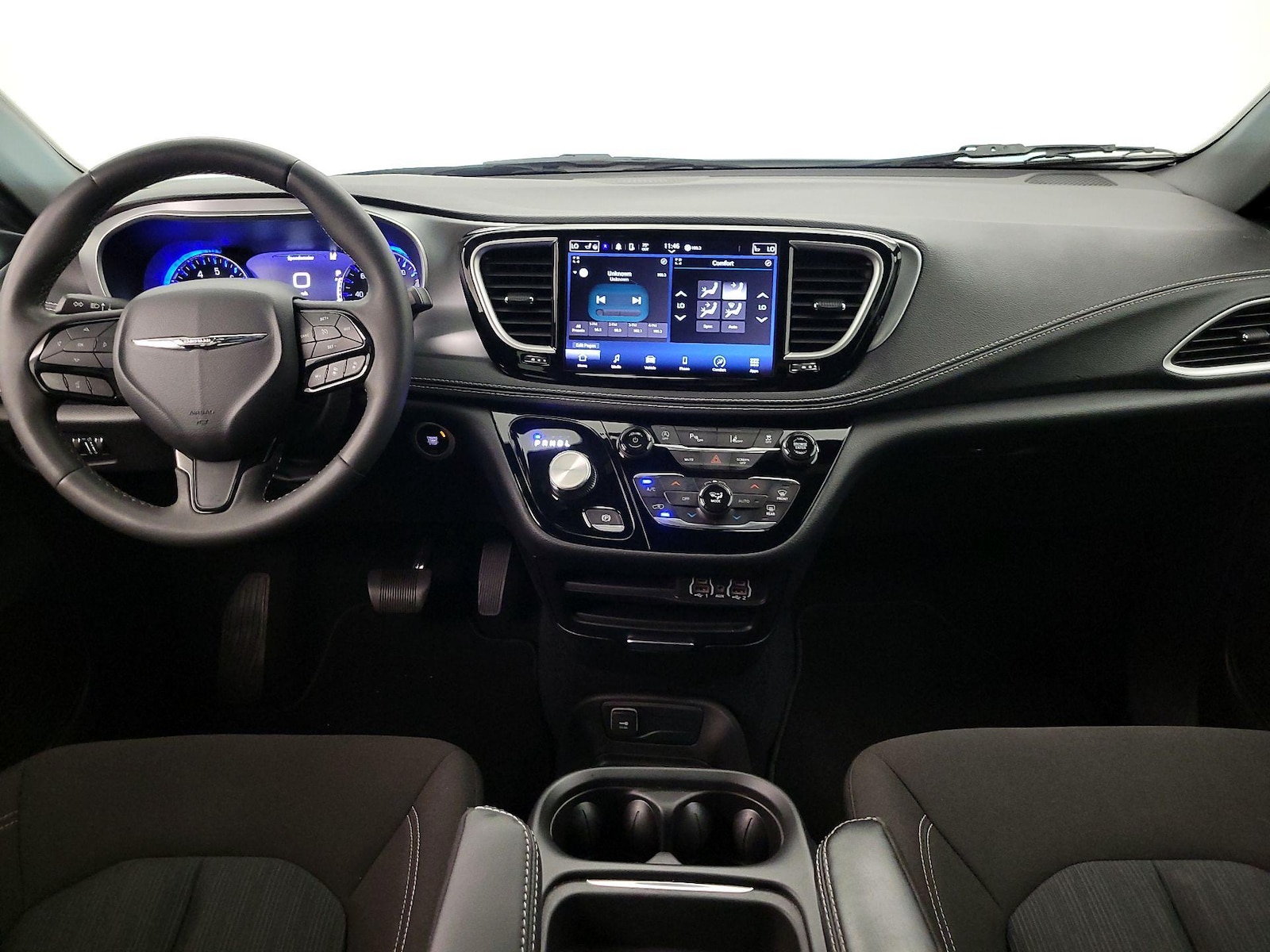 2024 Chrysler Pacifica Touring - Photo 10