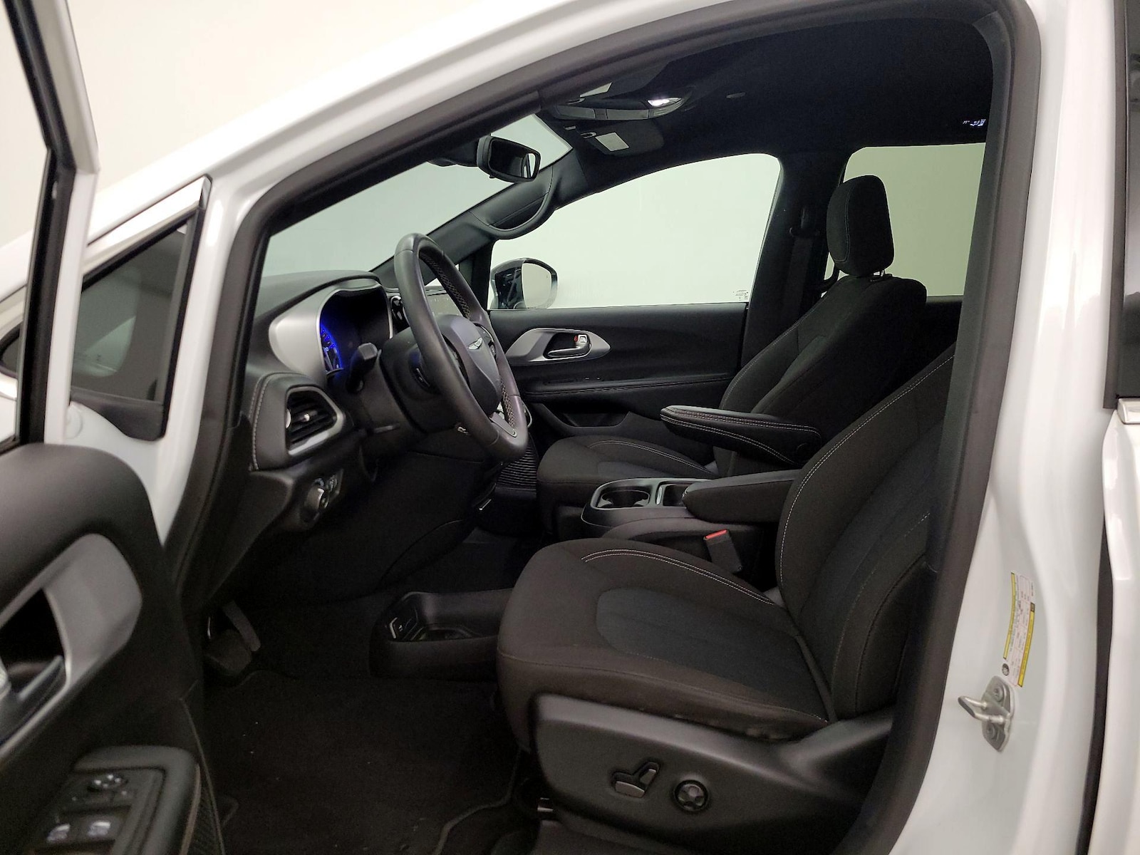 2024 Chrysler Pacifica Touring - Photo 12