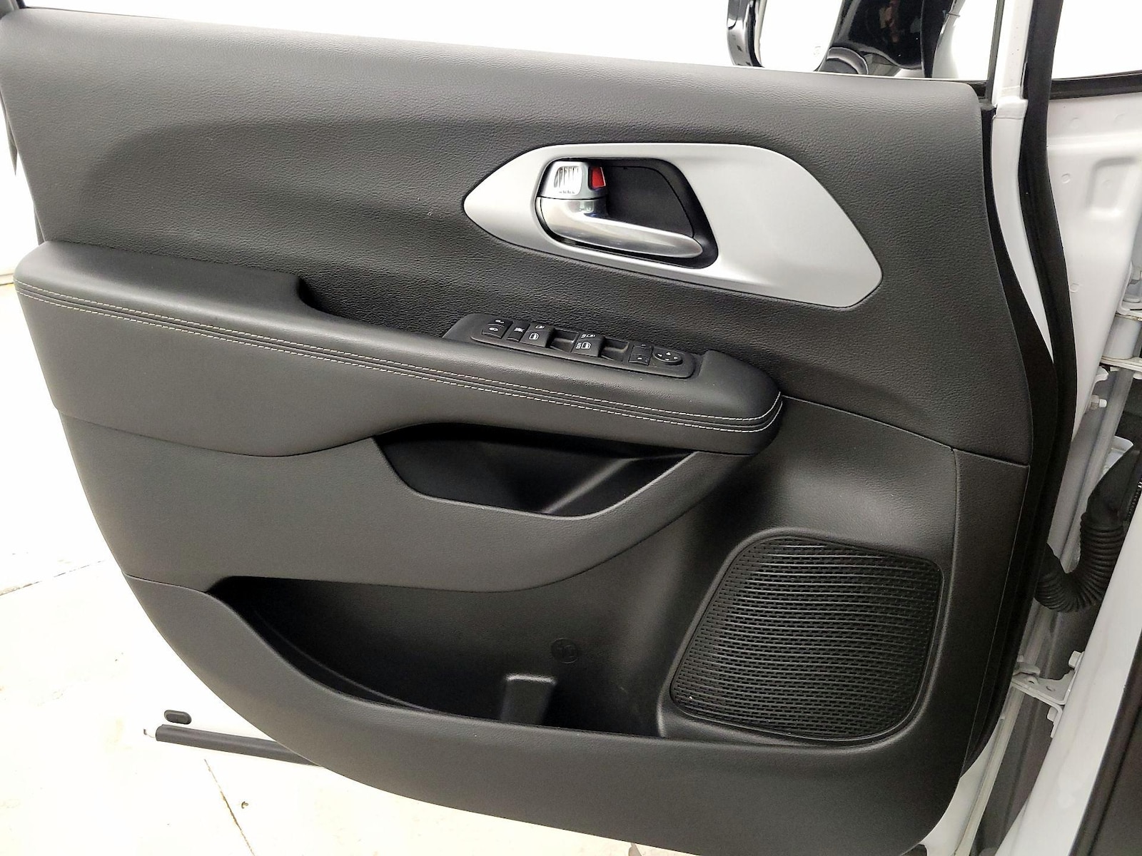 2024 Chrysler Pacifica Touring - Photo 13