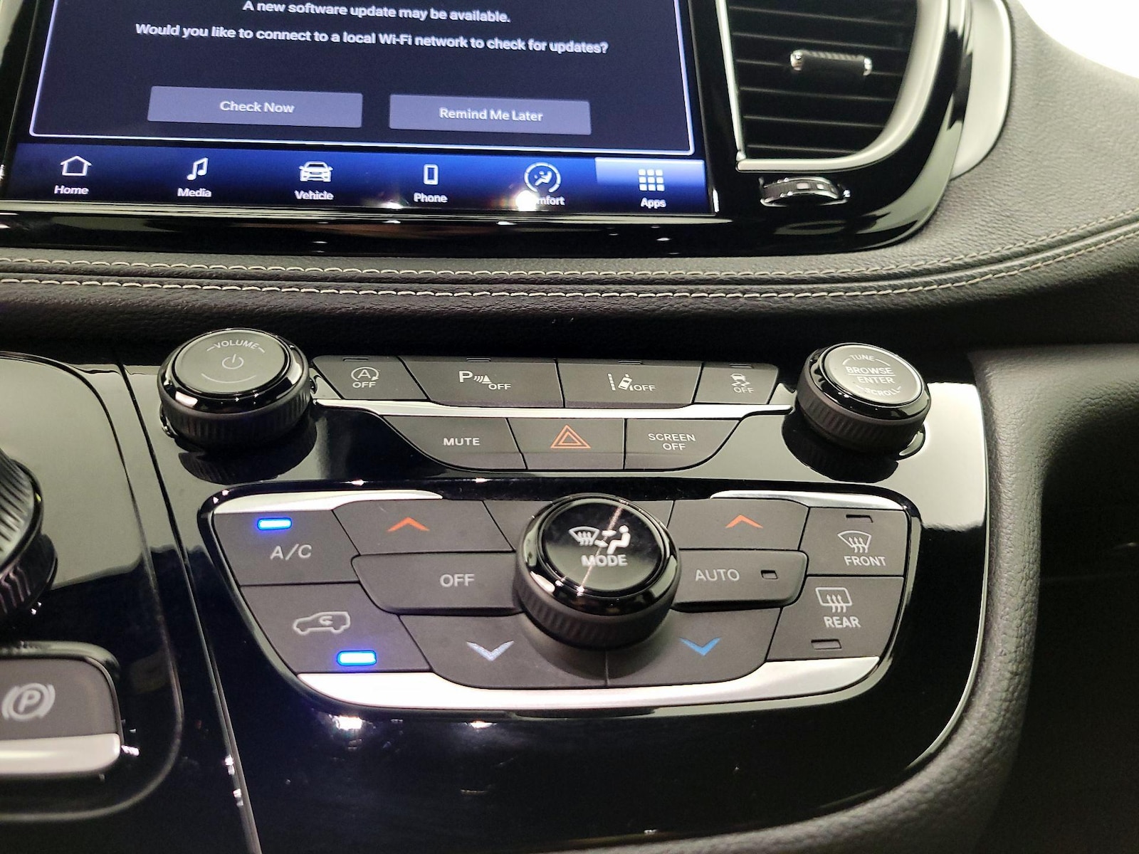 2024 Chrysler Pacifica Touring - Photo 17