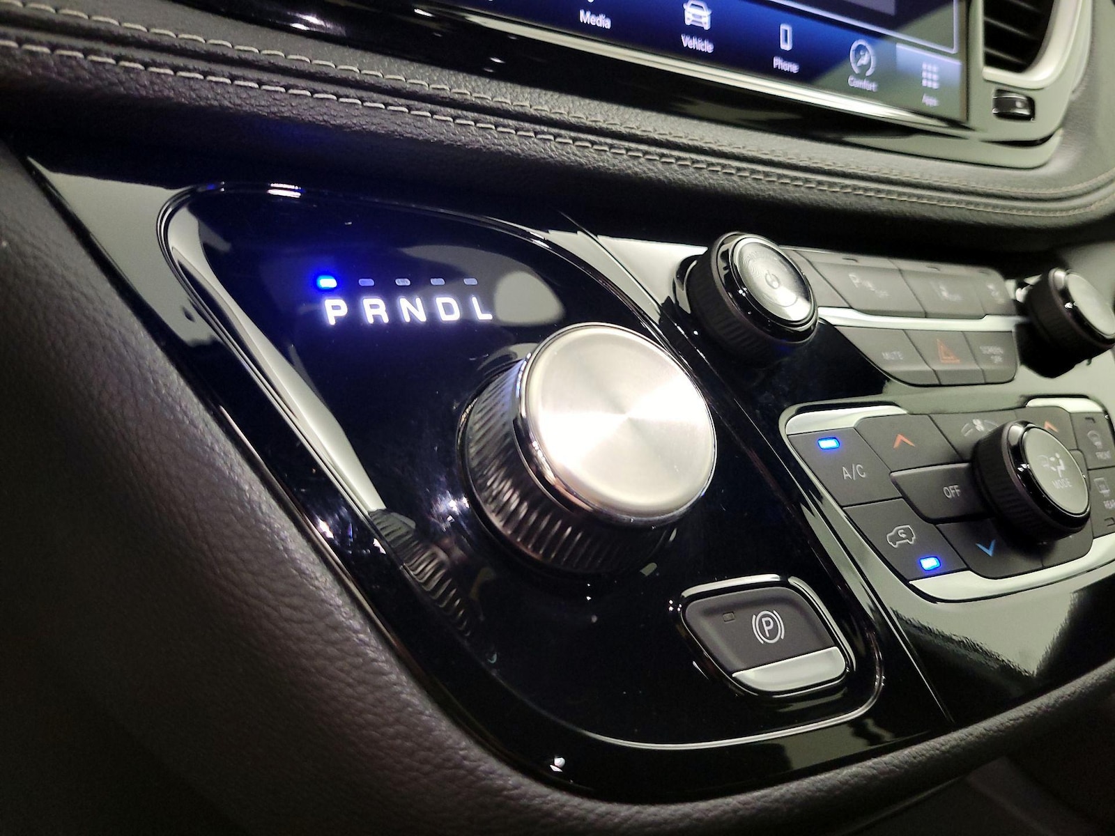 2024 Chrysler Pacifica Touring - Photo 18