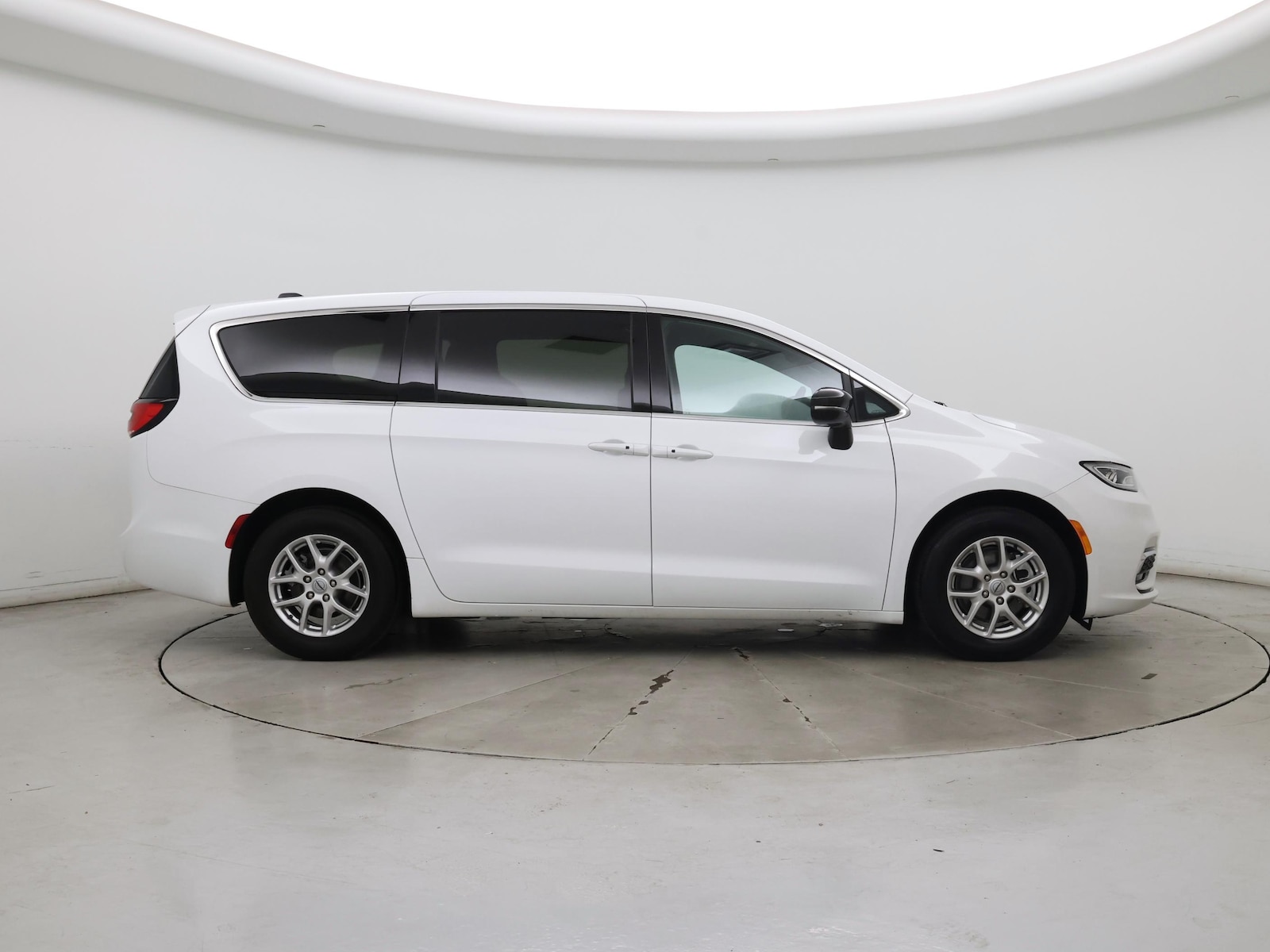 2024 Chrysler Pacifica Touring - Photo 8