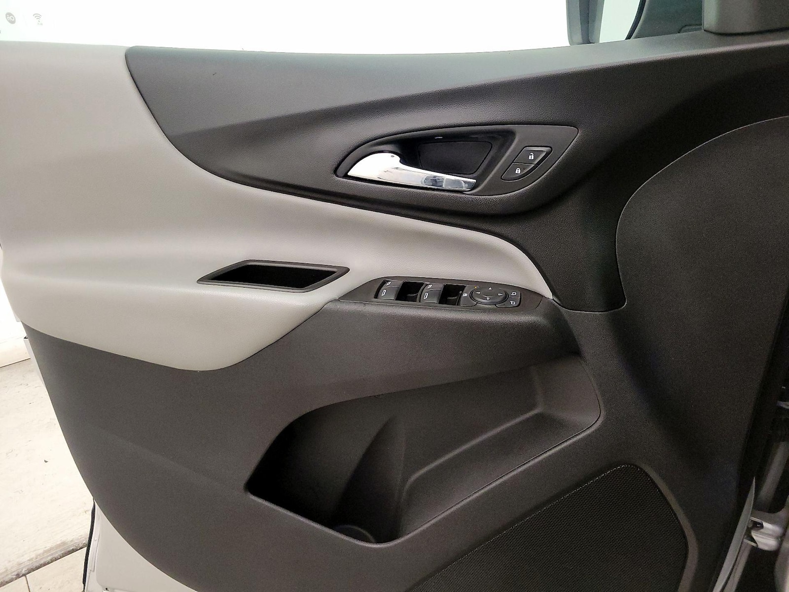 2020 Chevrolet Equinox LS - Photo 13