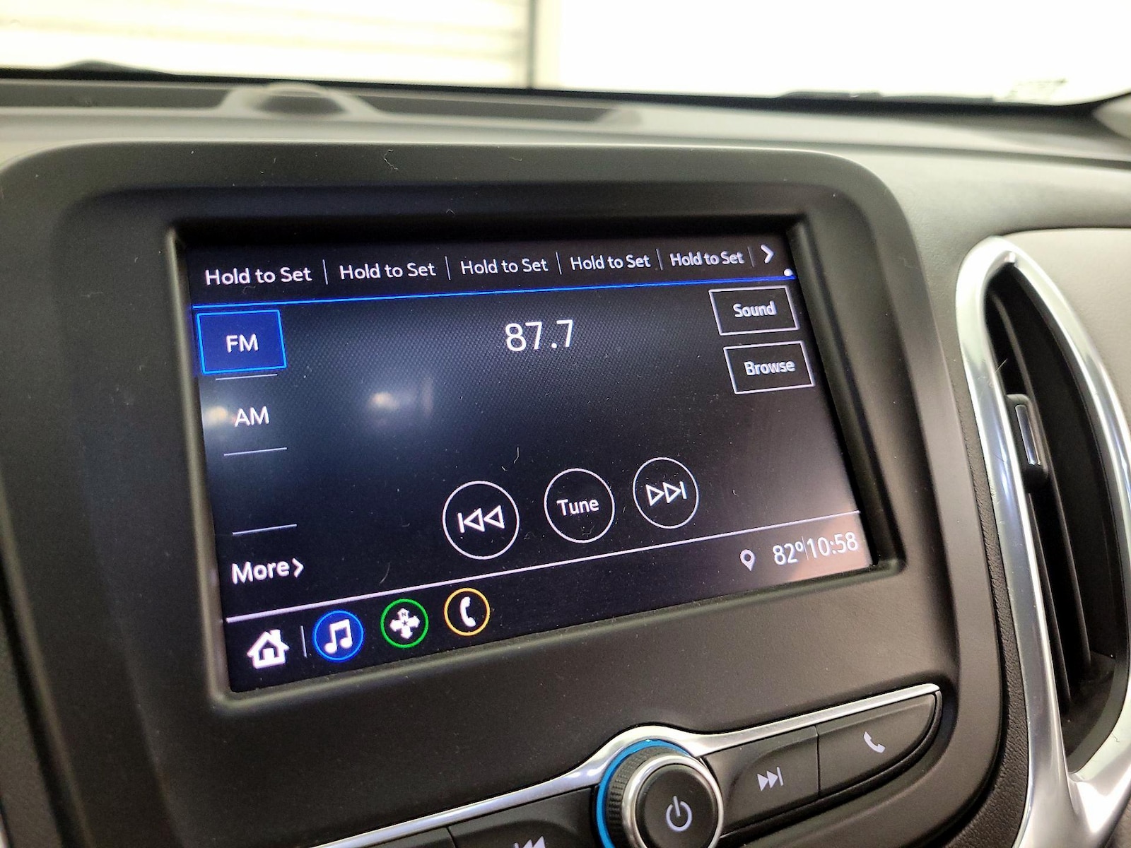 2020 Chevrolet Equinox LS - Photo 16
