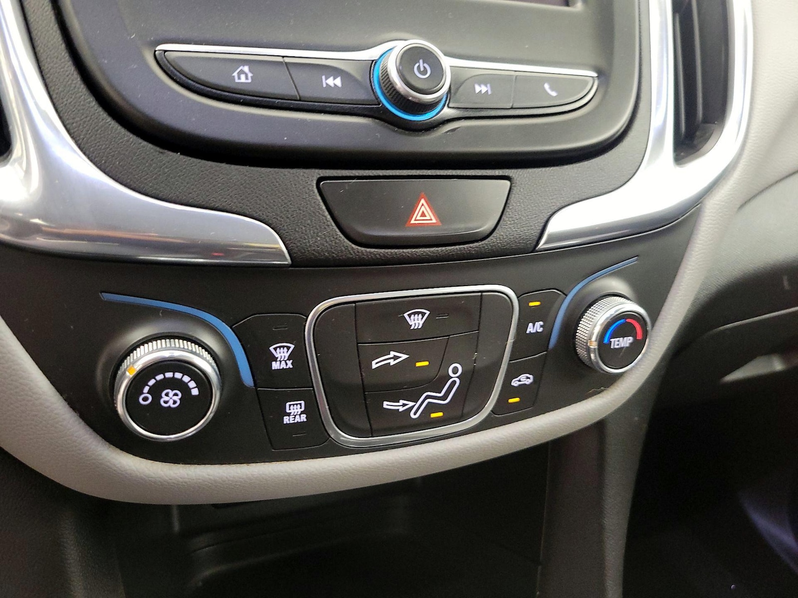 2020 Chevrolet Equinox LS - Photo 17