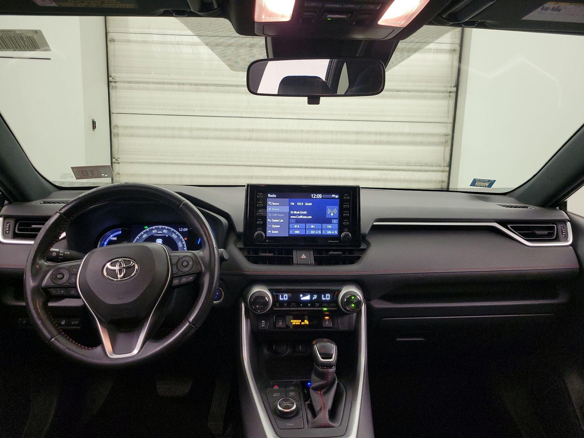 Thumbnail: 2021 Toyota RAV4 - 9