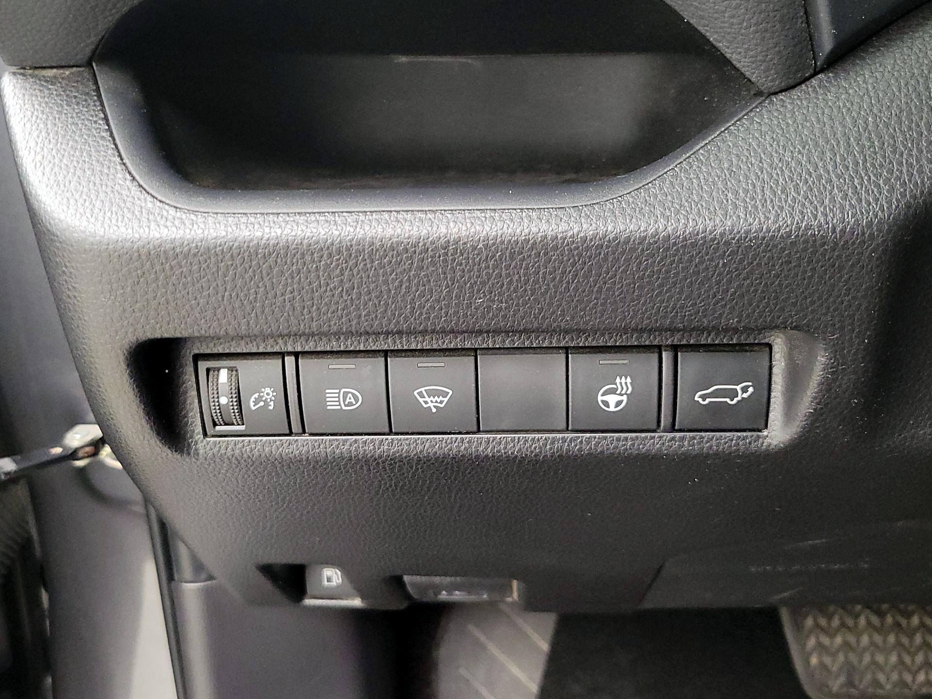 Thumbnail: 2021 Toyota RAV4 - 13