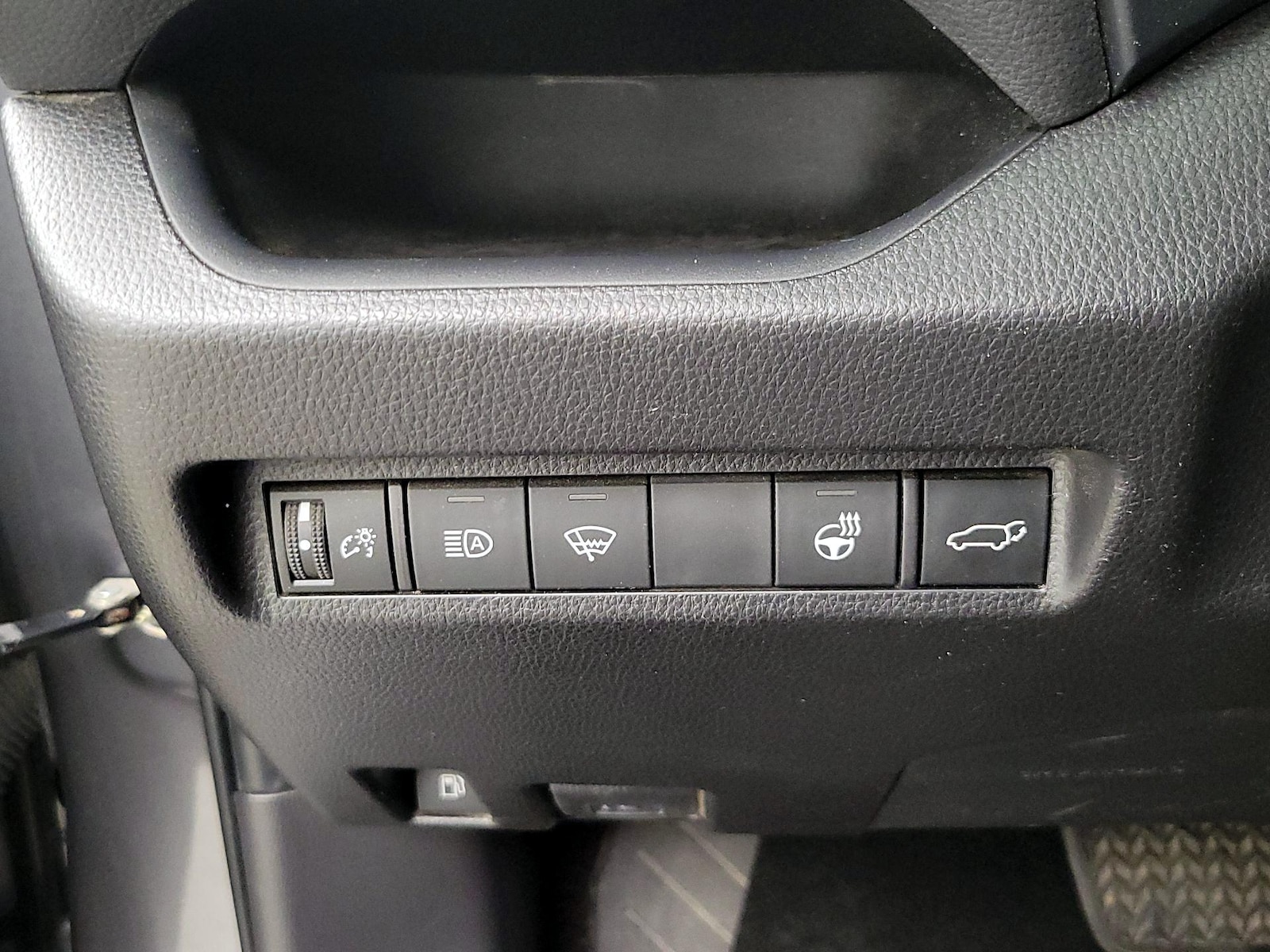 2021 Toyota RAV4 SE - Photo 14