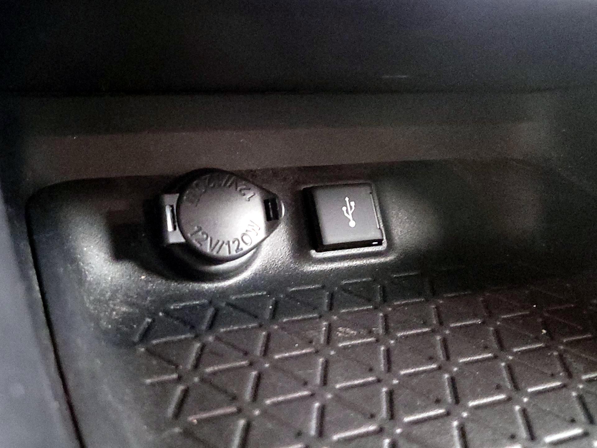 Thumbnail: 2021 Toyota RAV4 - 18