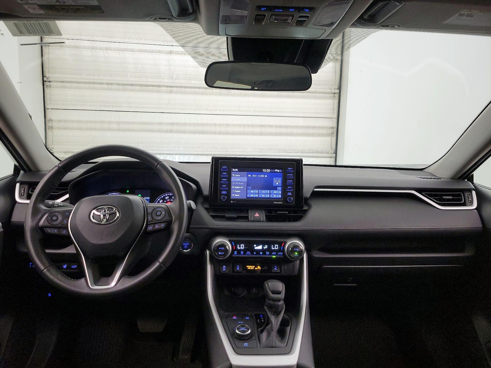 2022 Toyota RAV4 XLE - Photo 10