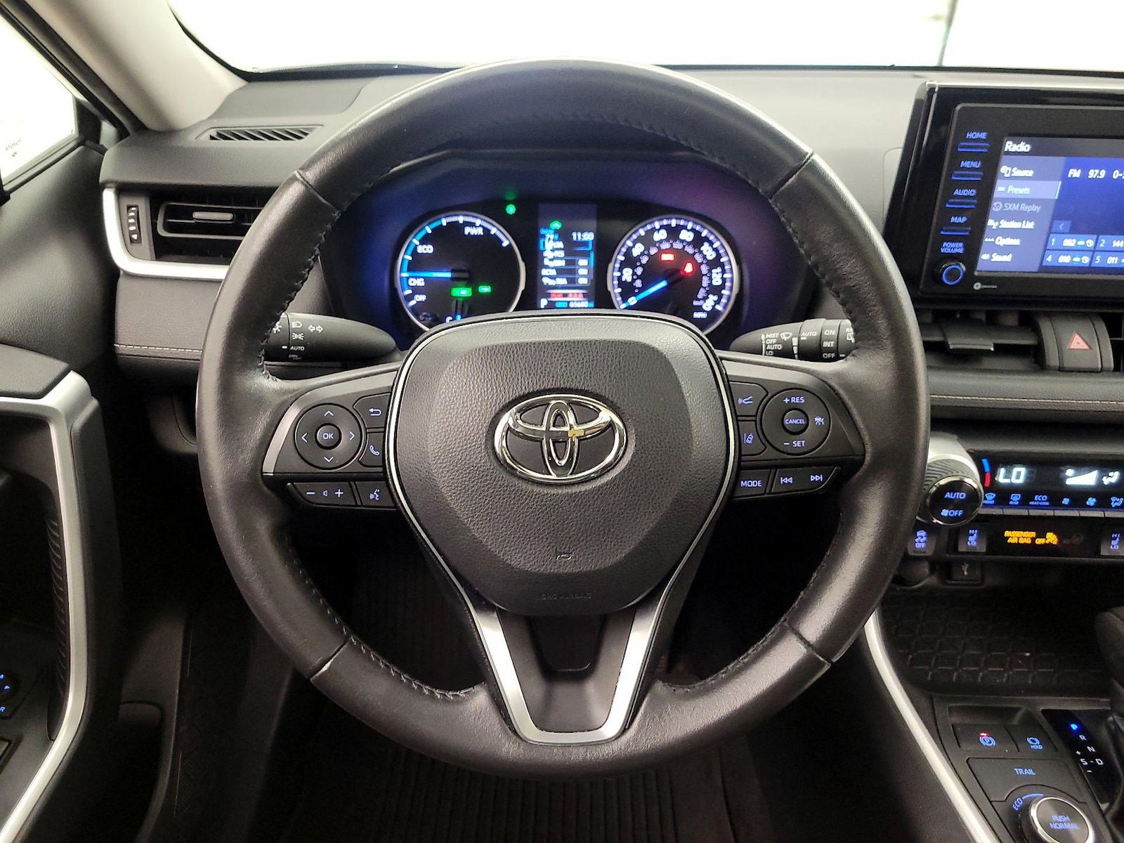 2022 Toyota RAV4 XLE - Photo 11