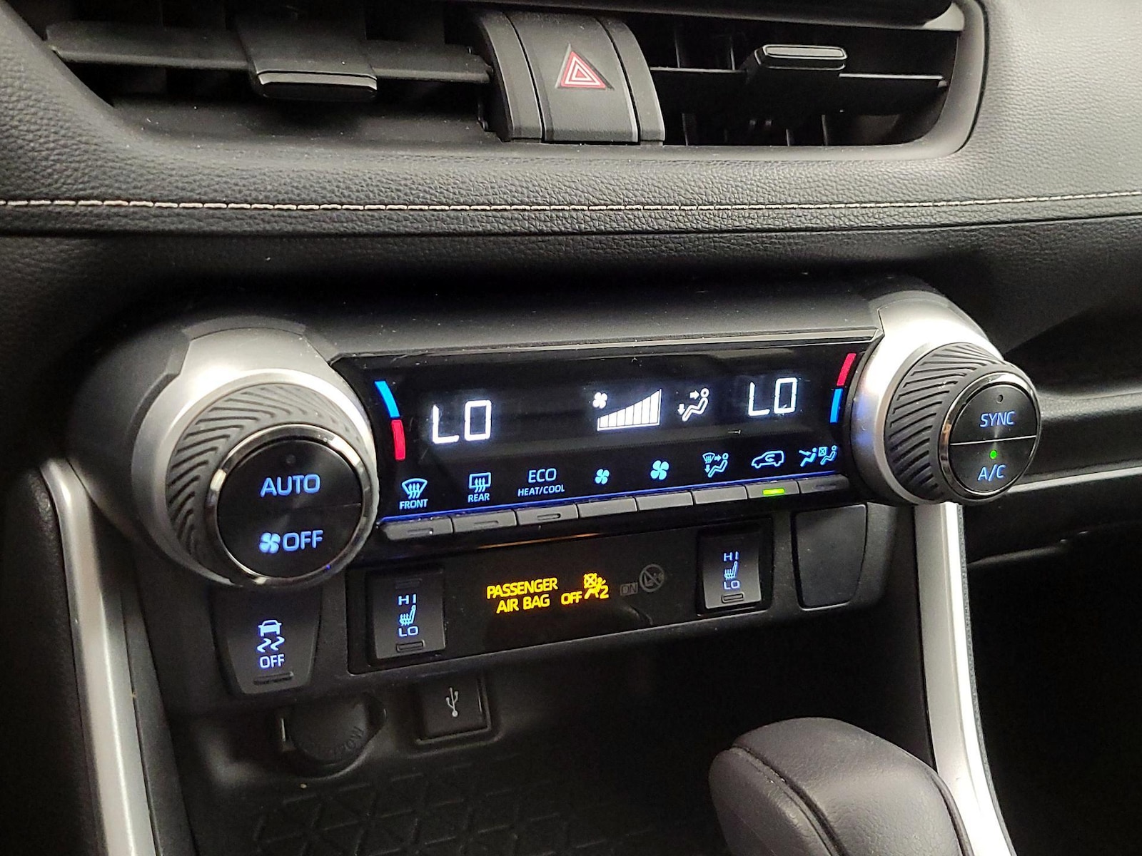 2022 Toyota RAV4 XLE - Photo 17