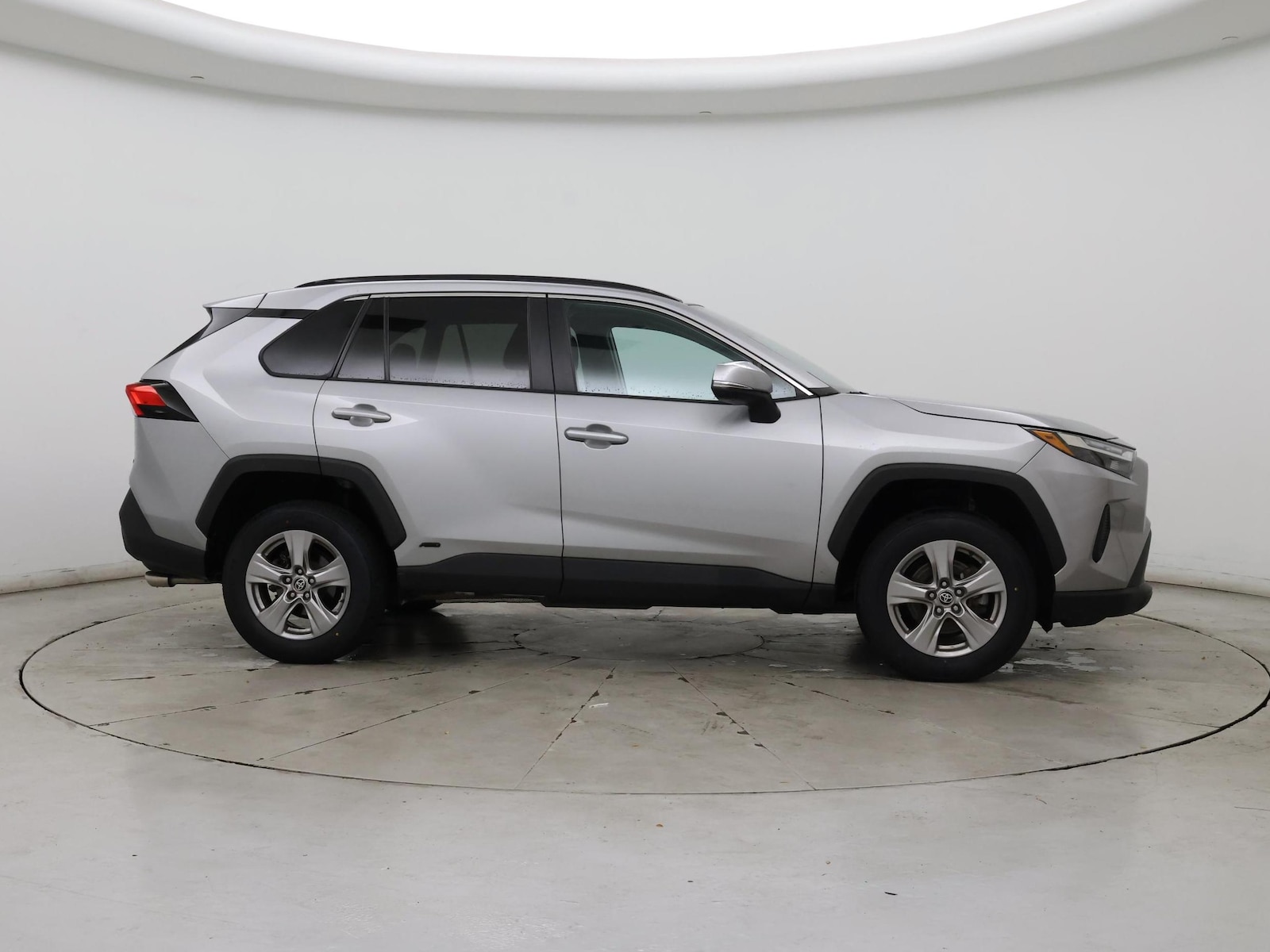 2022 Toyota RAV4 XLE - Photo 8