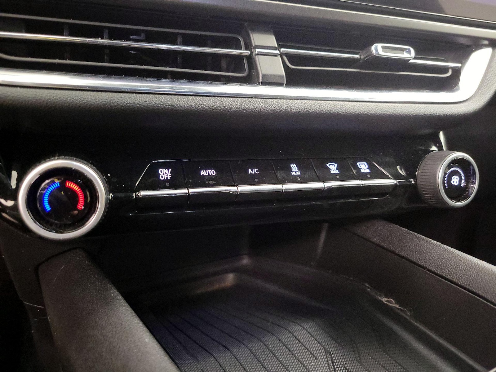 2025 Chevrolet Equinox EV LT - Photo 17